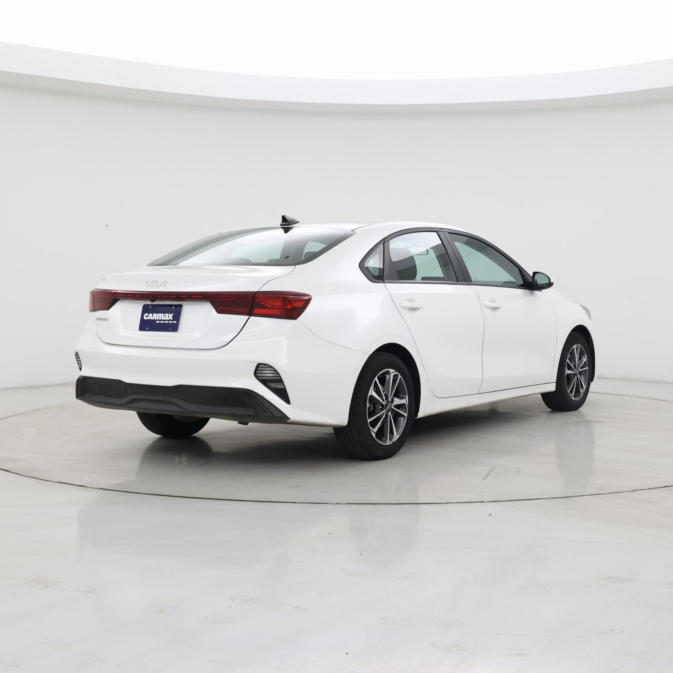 Thumbnail: 2024 Kia Forte - 8