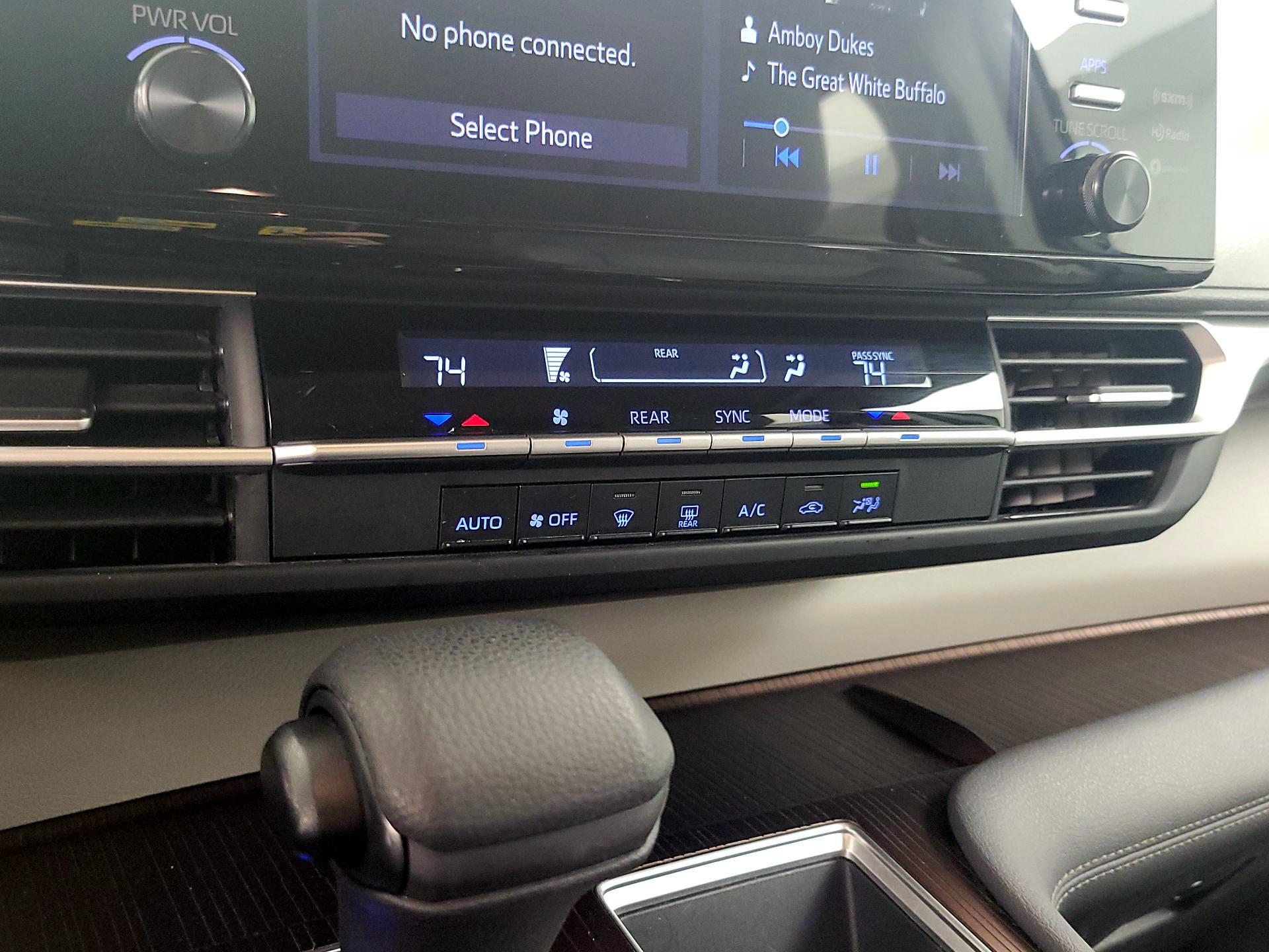 Thumbnail: 2024 Toyota Sienna - 16