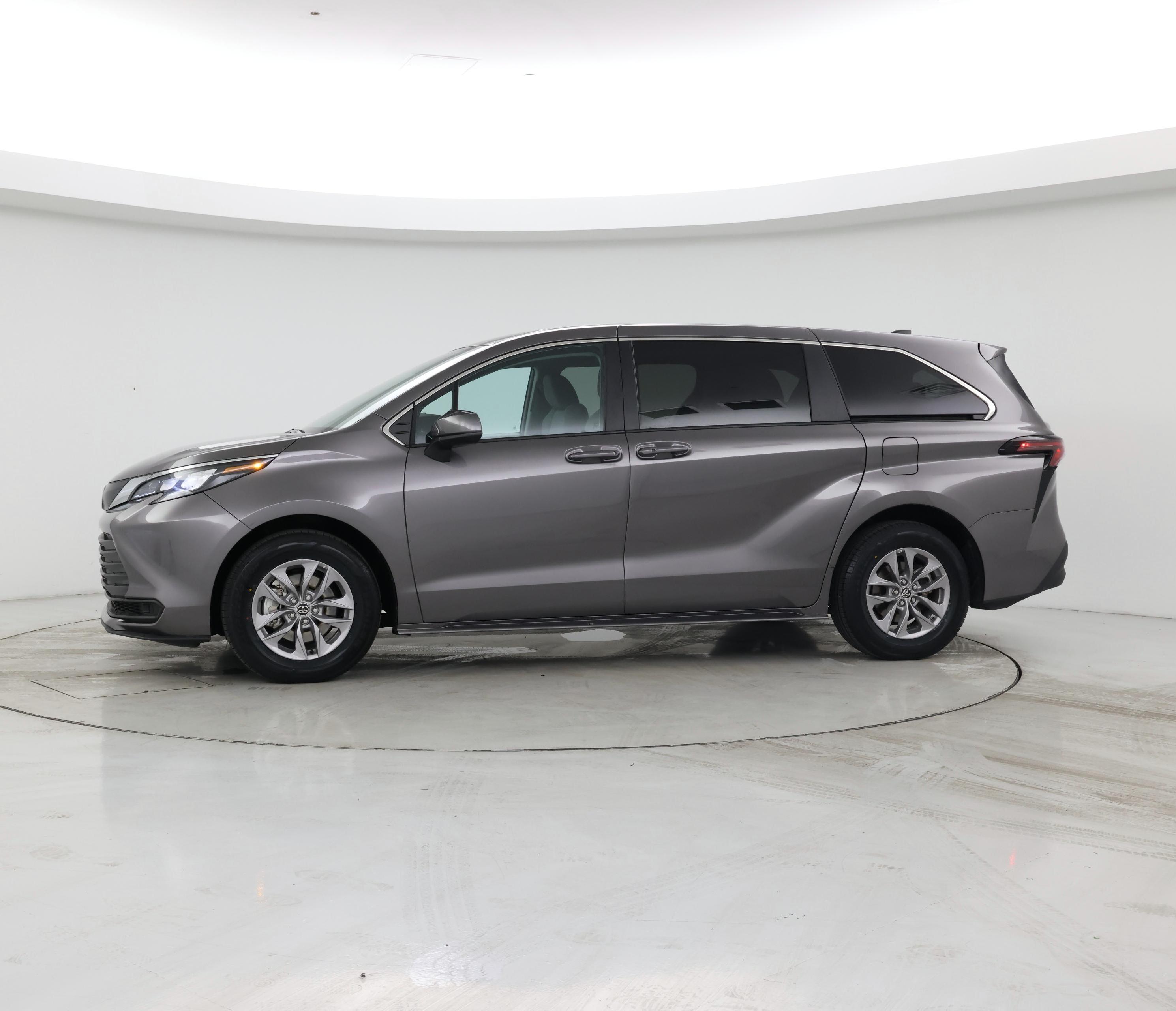 Thumbnail: 2024 Toyota Sienna - 3