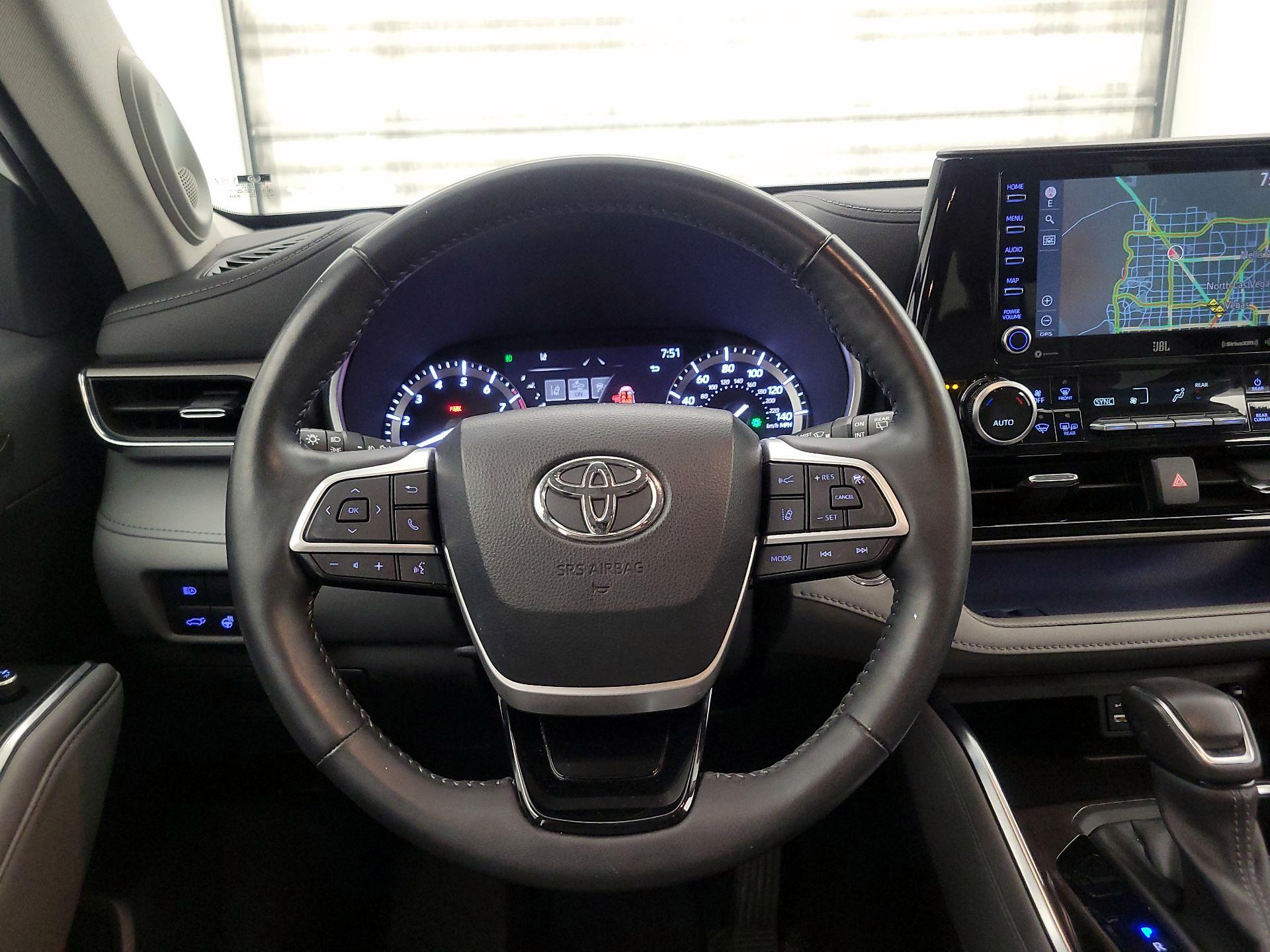 Thumbnail: 2022 Toyota Highlander - 10