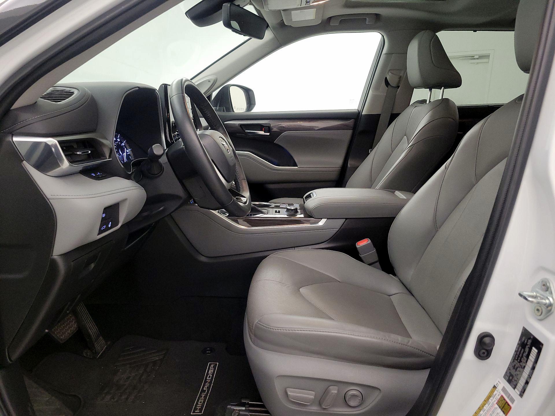 Thumbnail: 2022 Toyota Highlander - 11