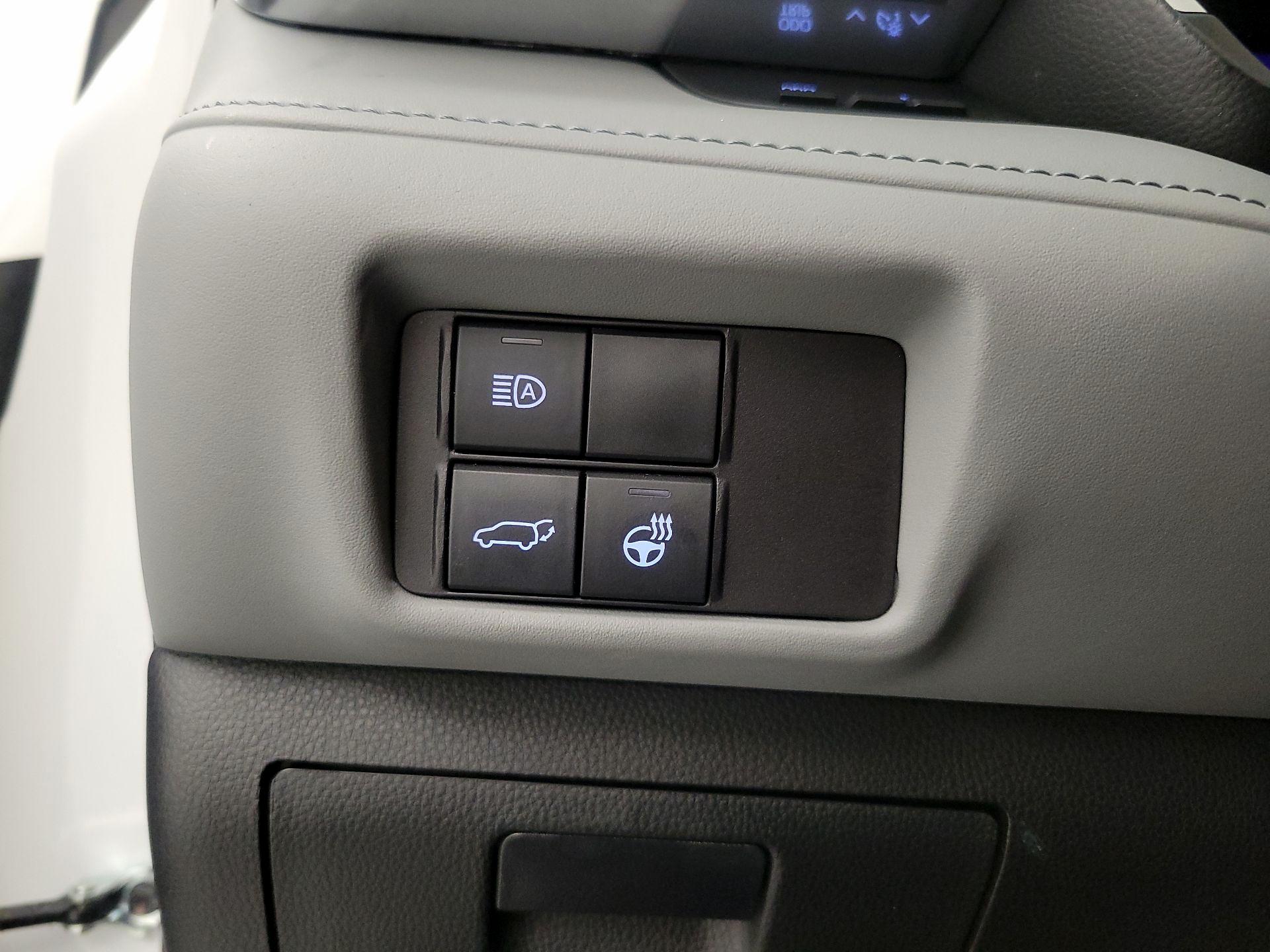 Thumbnail: 2022 Toyota Highlander - 13