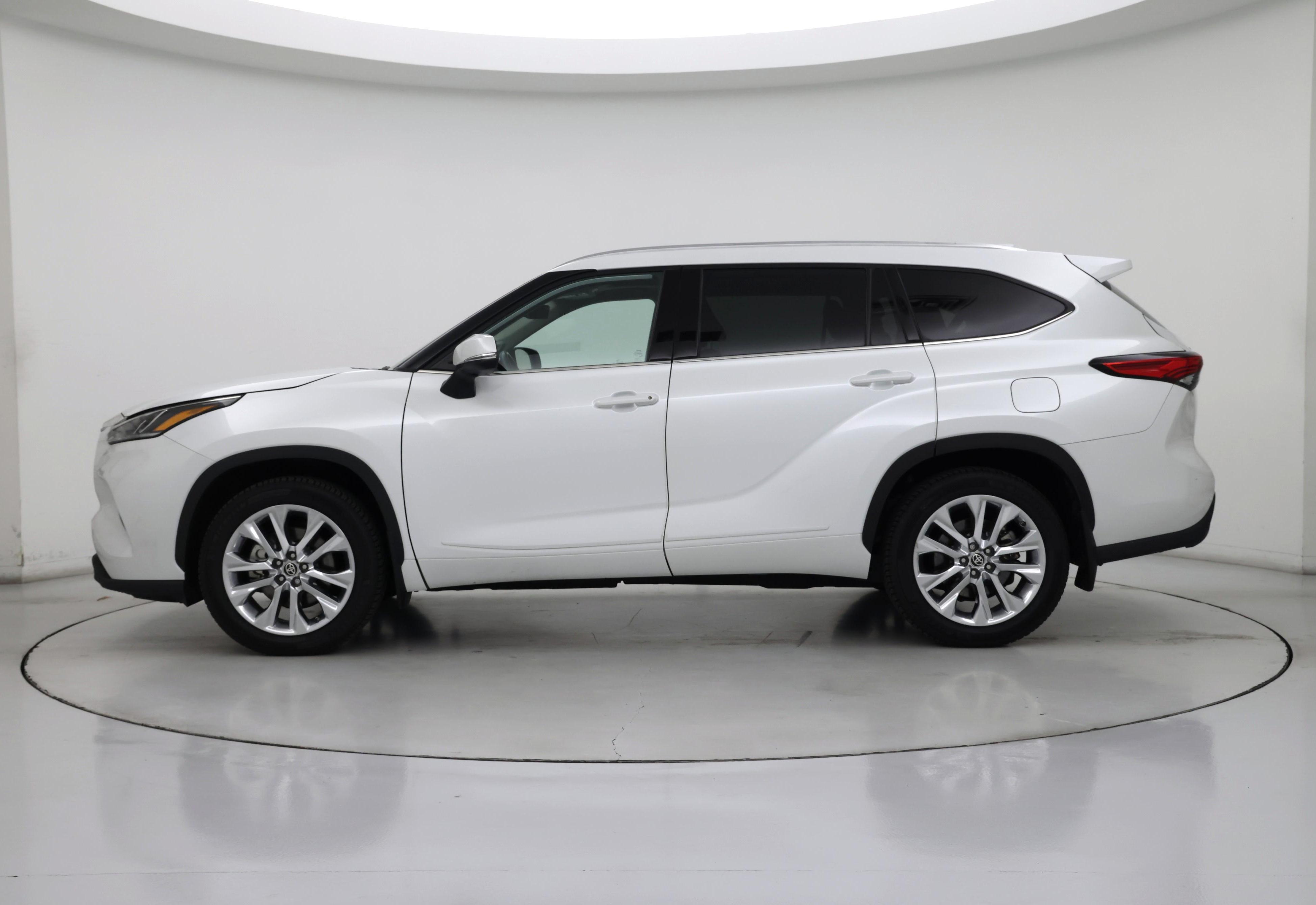 Thumbnail: 2022 Toyota Highlander - 3
