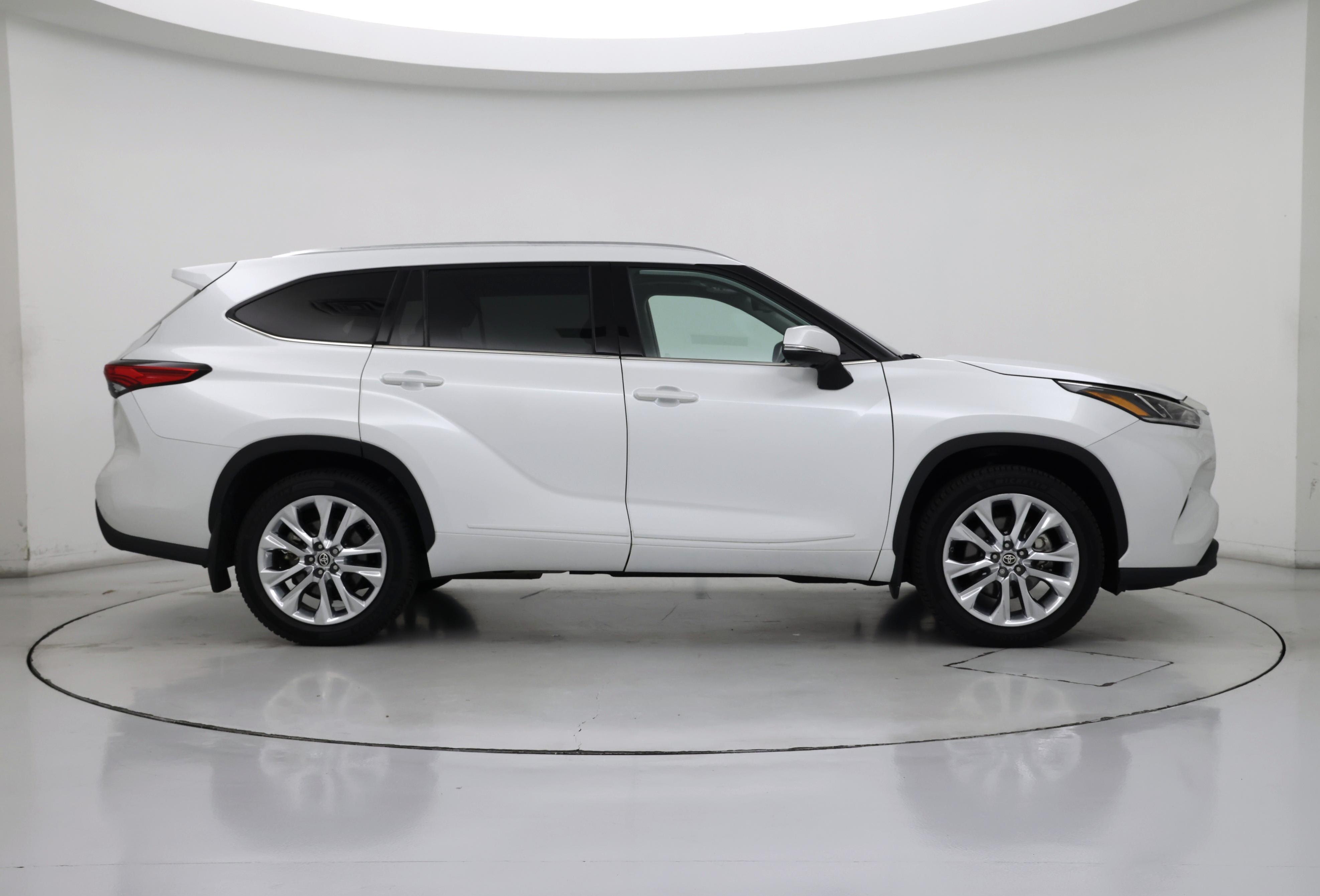 Thumbnail: 2022 Toyota Highlander - 7