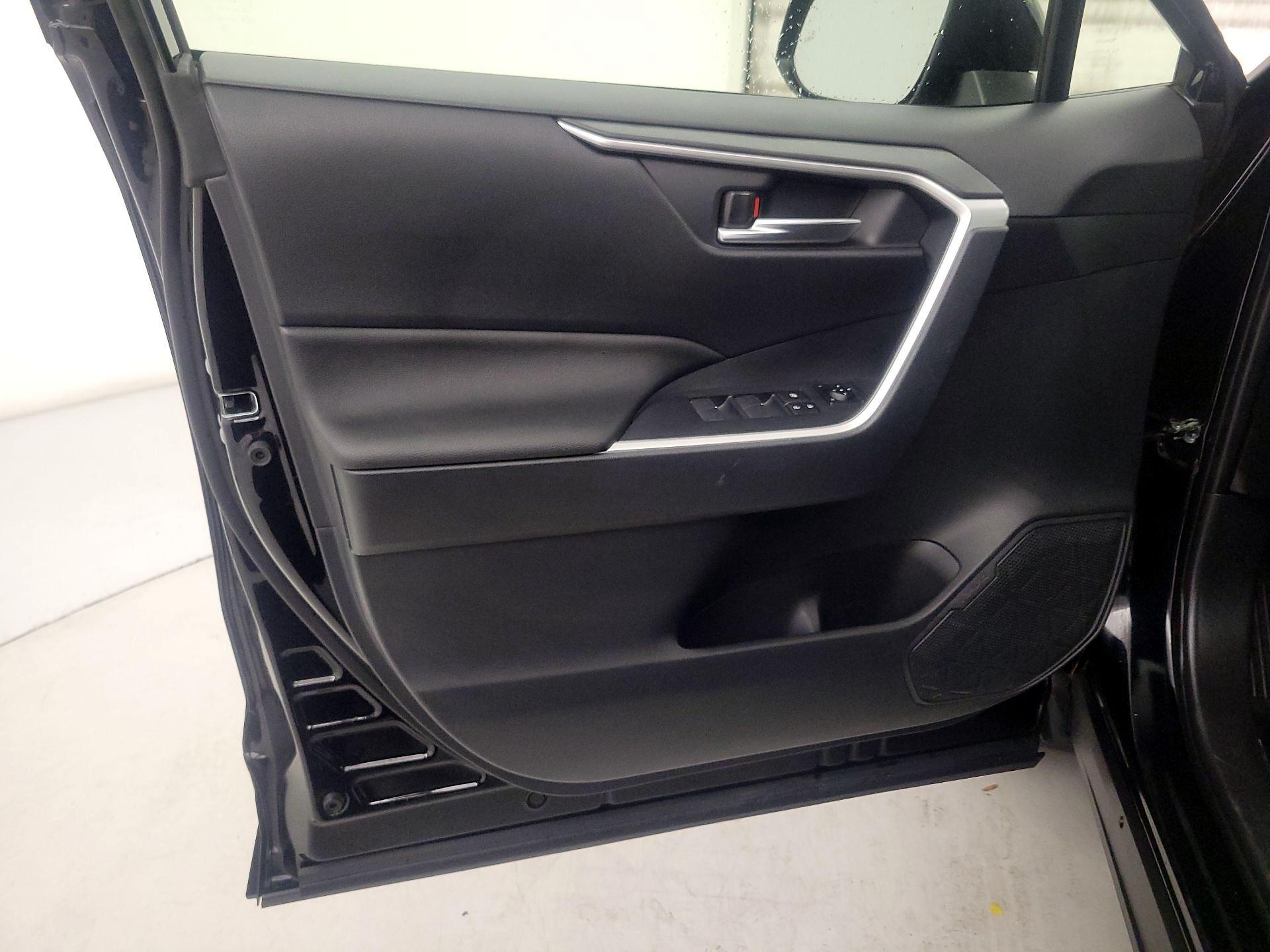 Thumbnail: 2025 Toyota RAV4 - 12