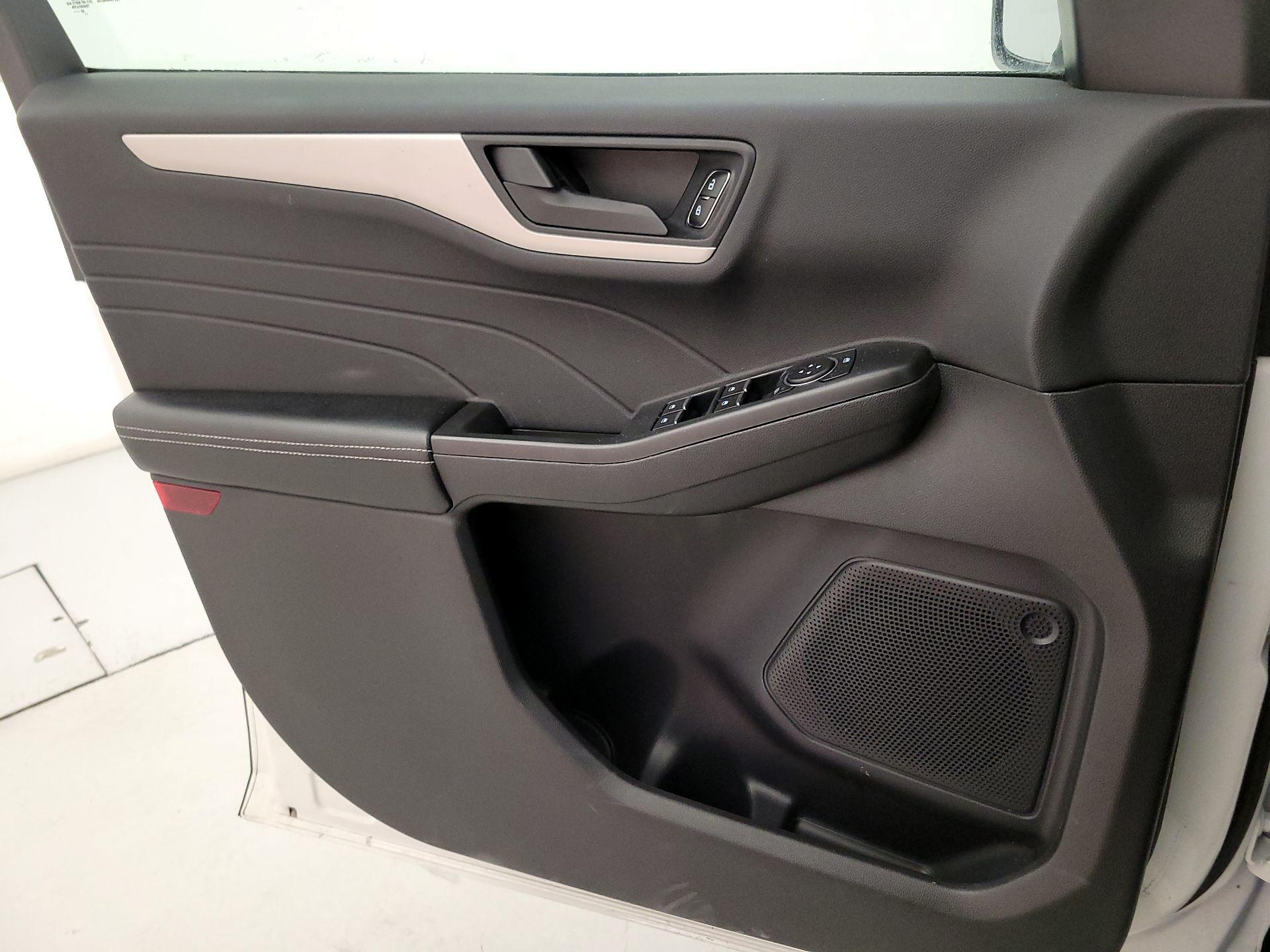 Thumbnail: 2022 Ford Escape - 12