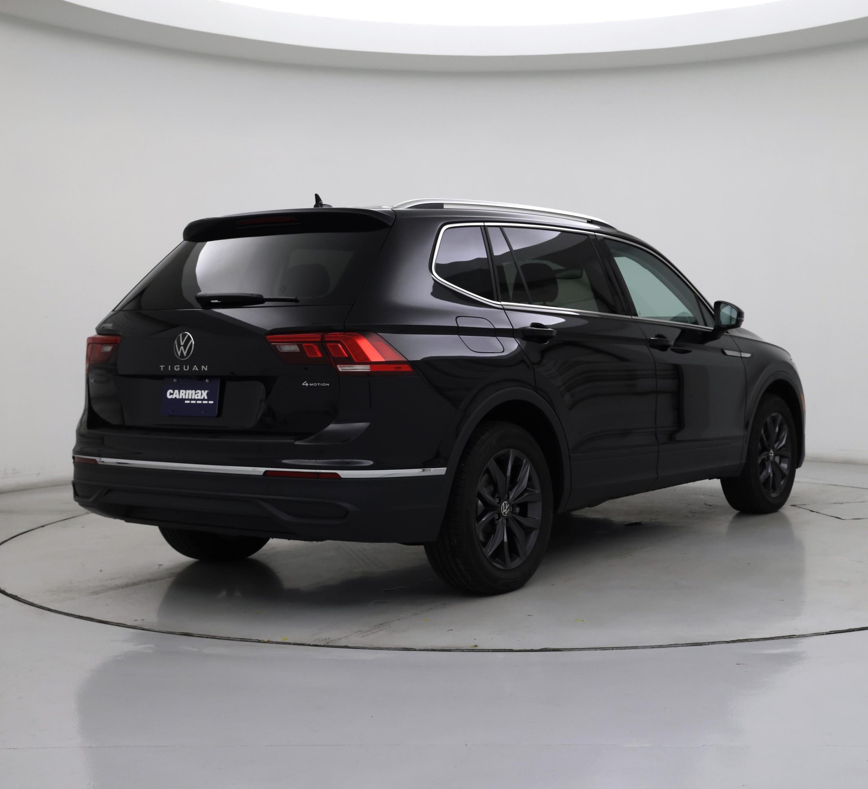 Thumbnail: 2023 Volkswagen Tiguan - 8