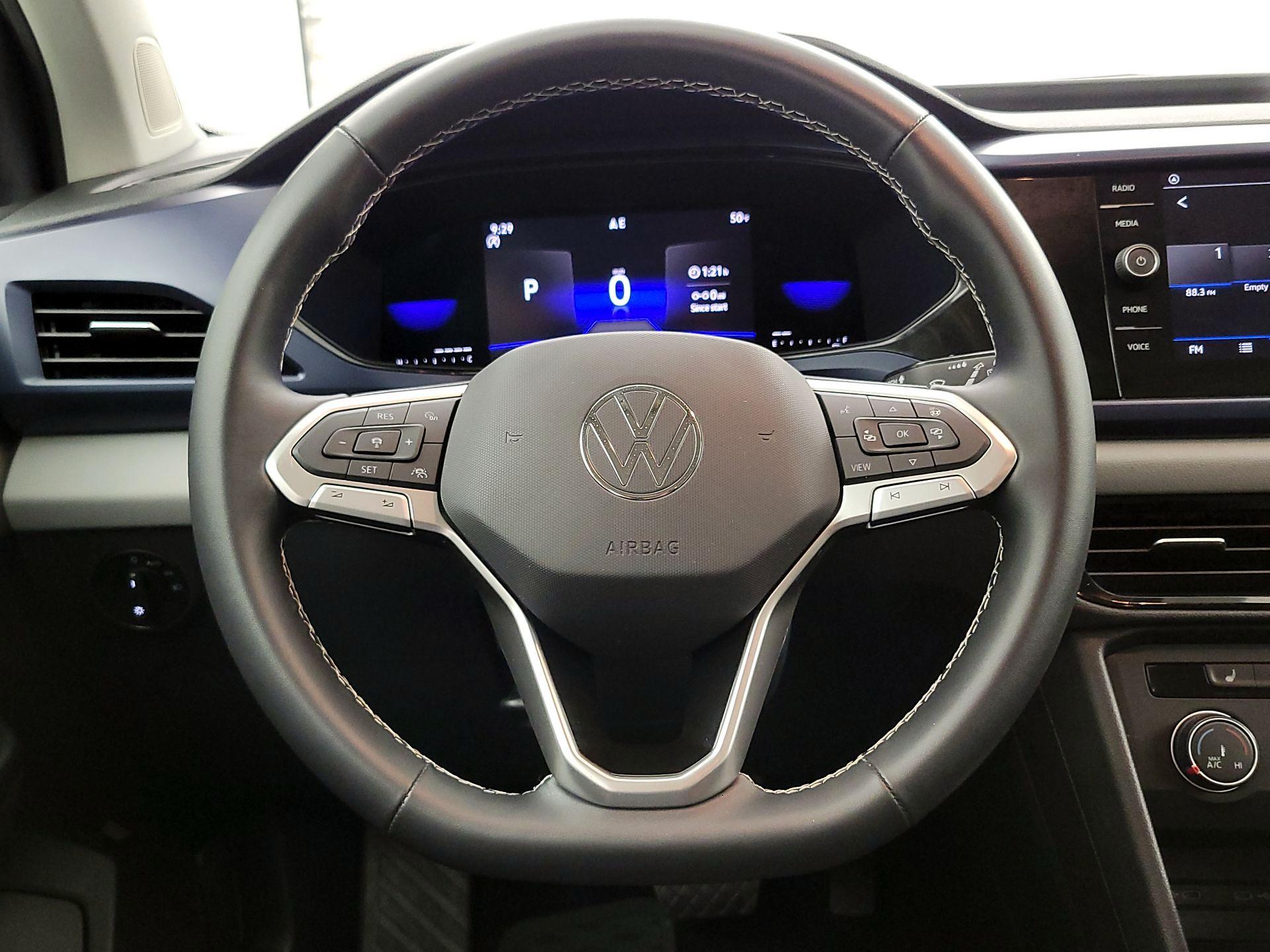 Thumbnail: 2022 Volkswagen Taos - 10
