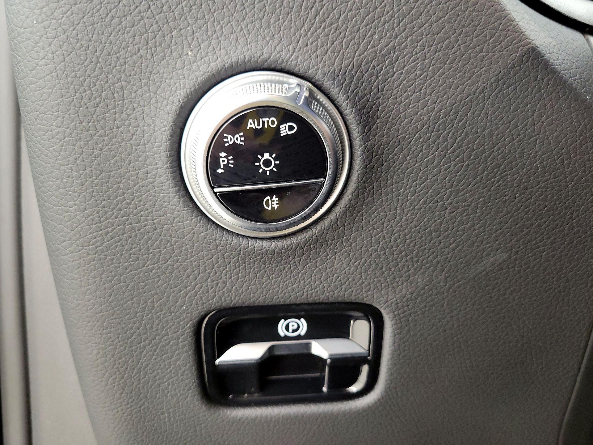 Thumbnail: 2024 Mercedes-Benz GLC - 13