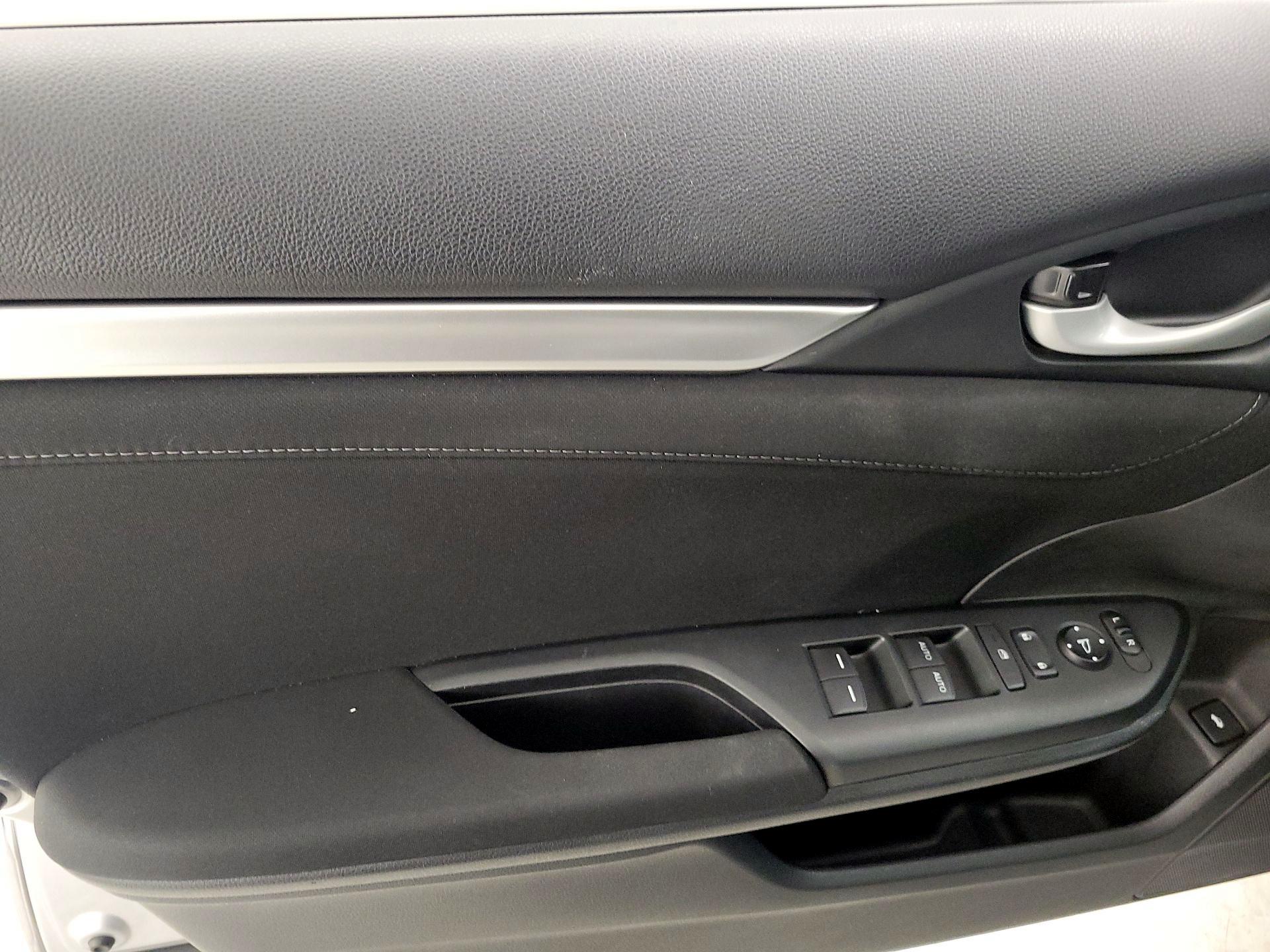 Thumbnail: 2016 Honda Civic - 12