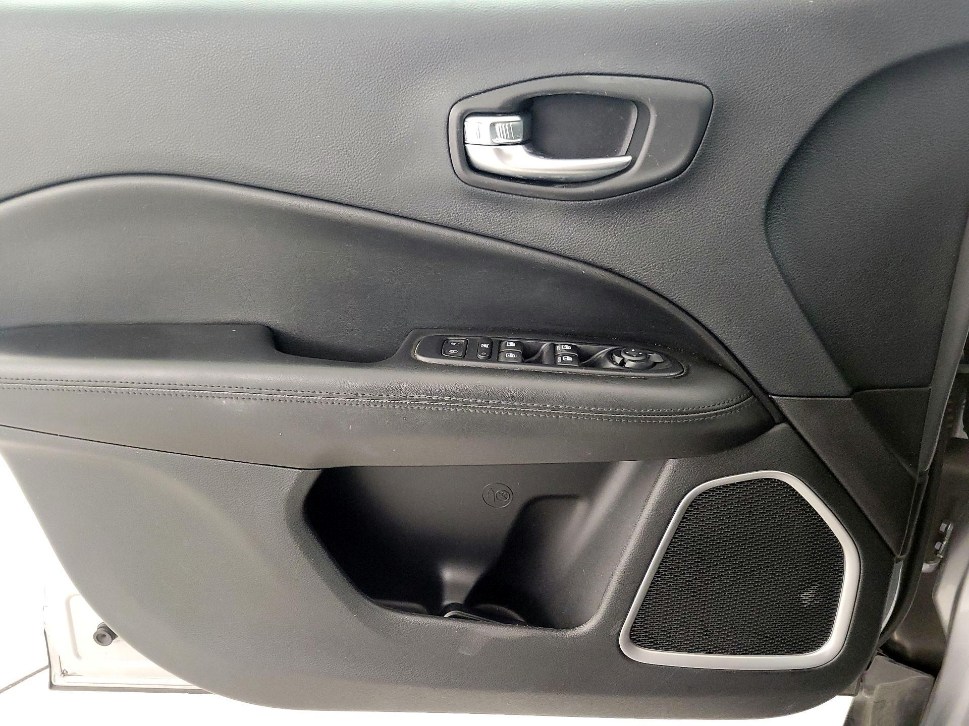 Thumbnail: 2018 Jeep Compass - 12