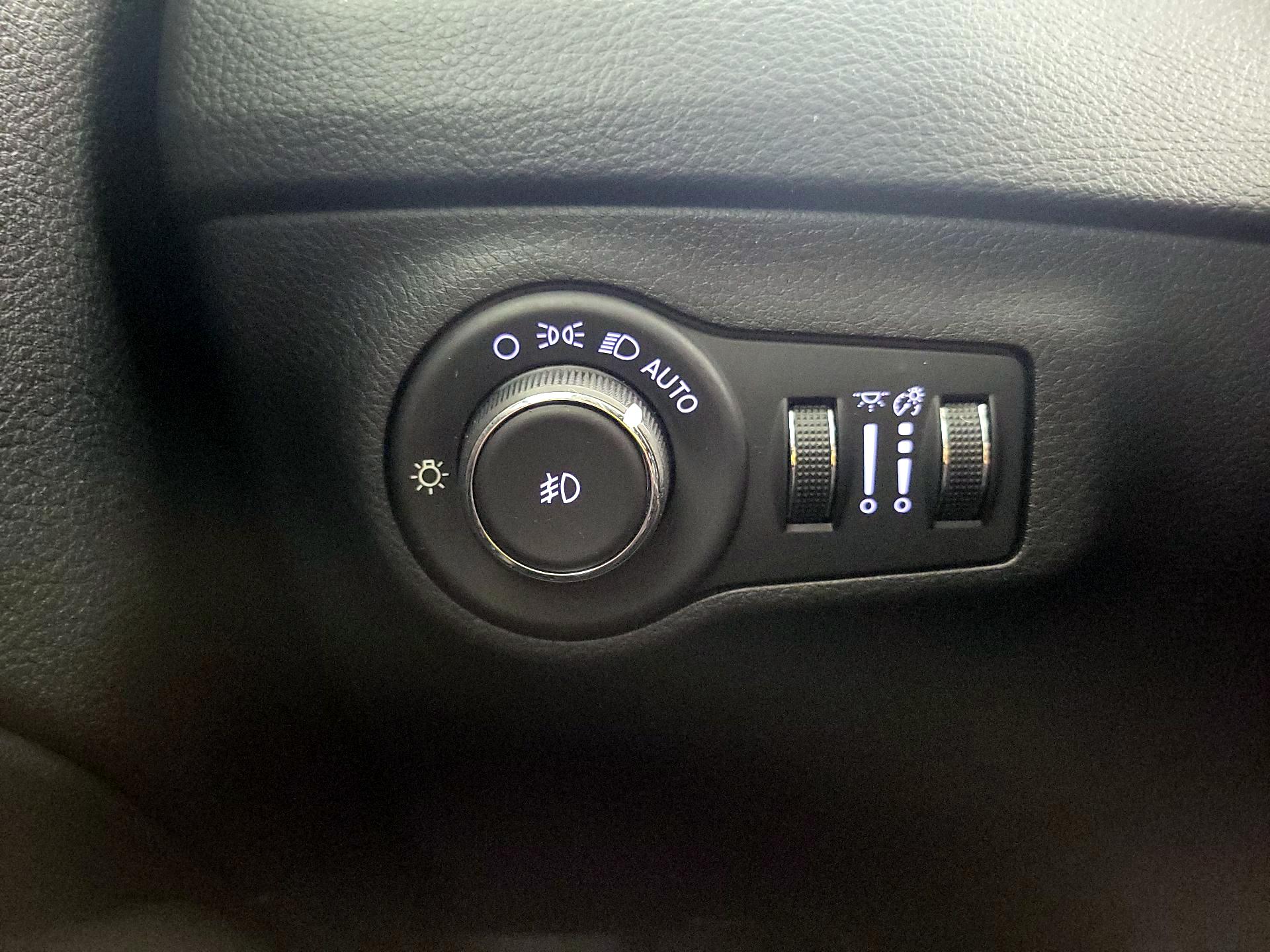 Thumbnail: 2018 Jeep Compass - 13