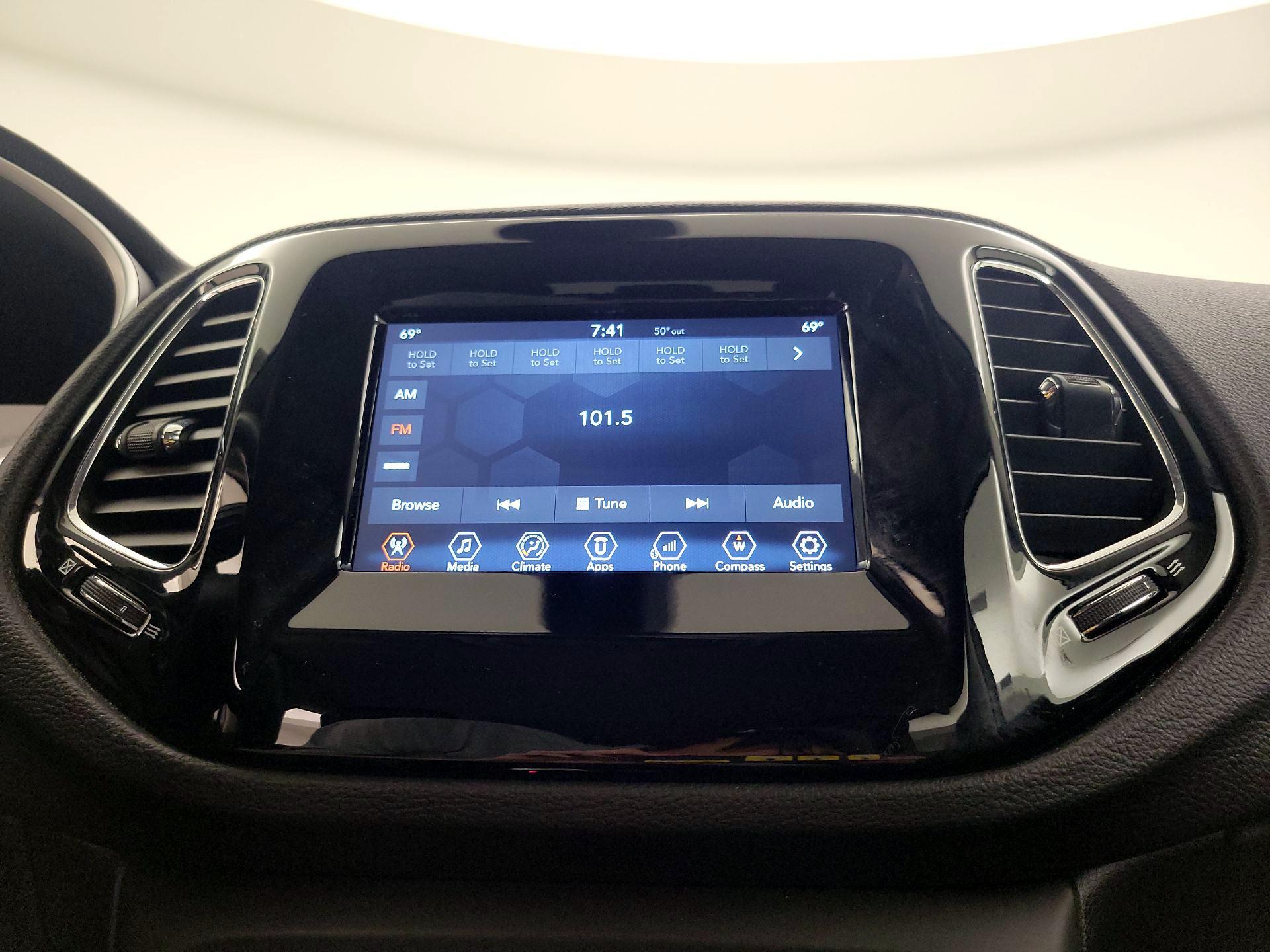 Thumbnail: 2018 Jeep Compass - 15