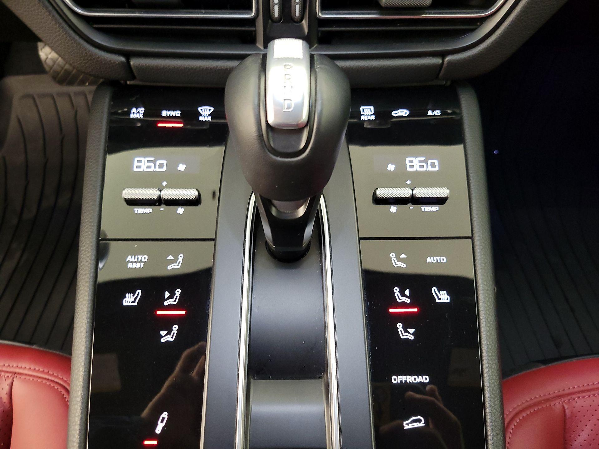 Thumbnail: 2023 Porsche Macan - 17