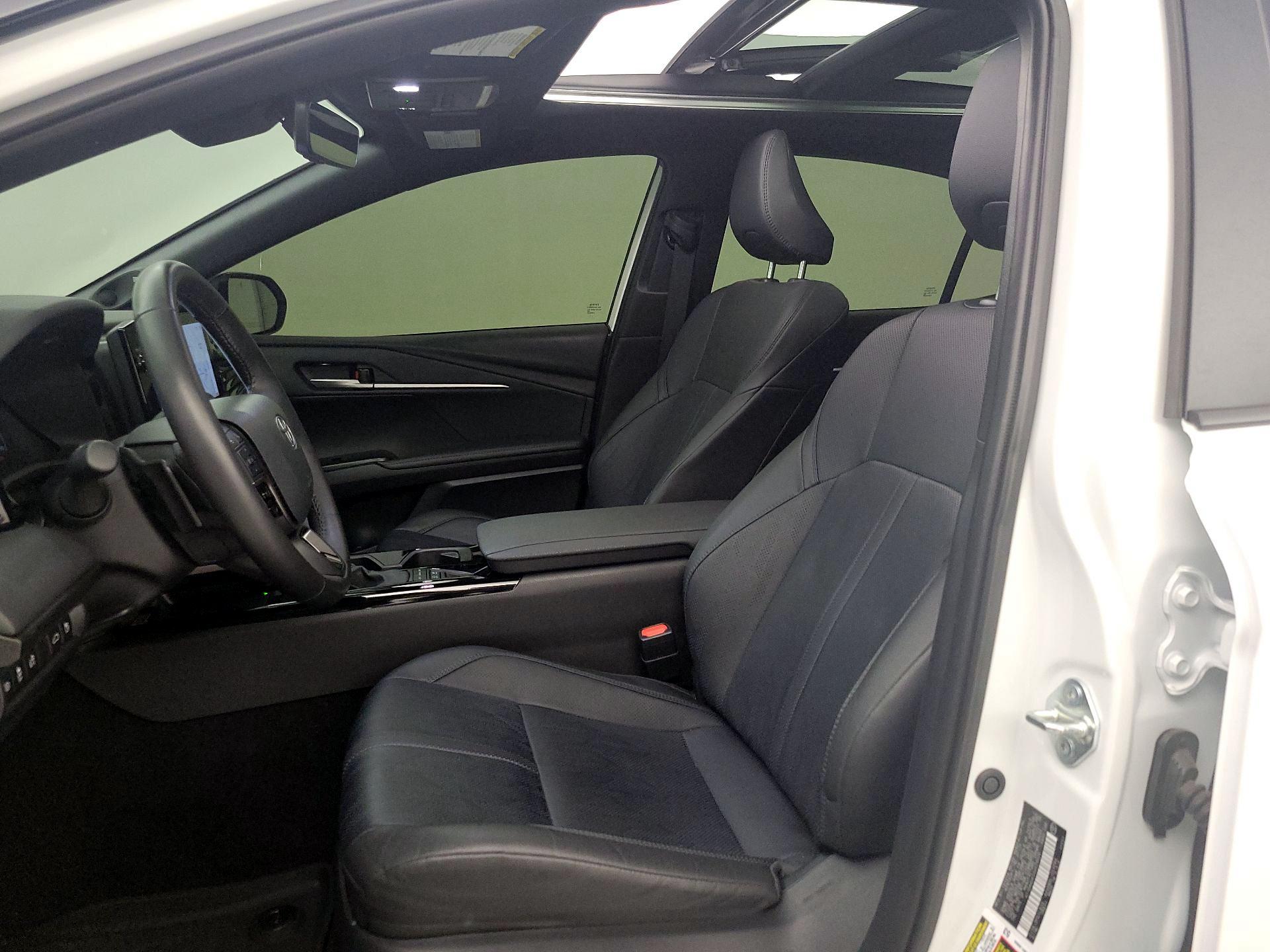 Thumbnail: 2025 Toyota Camry - 11