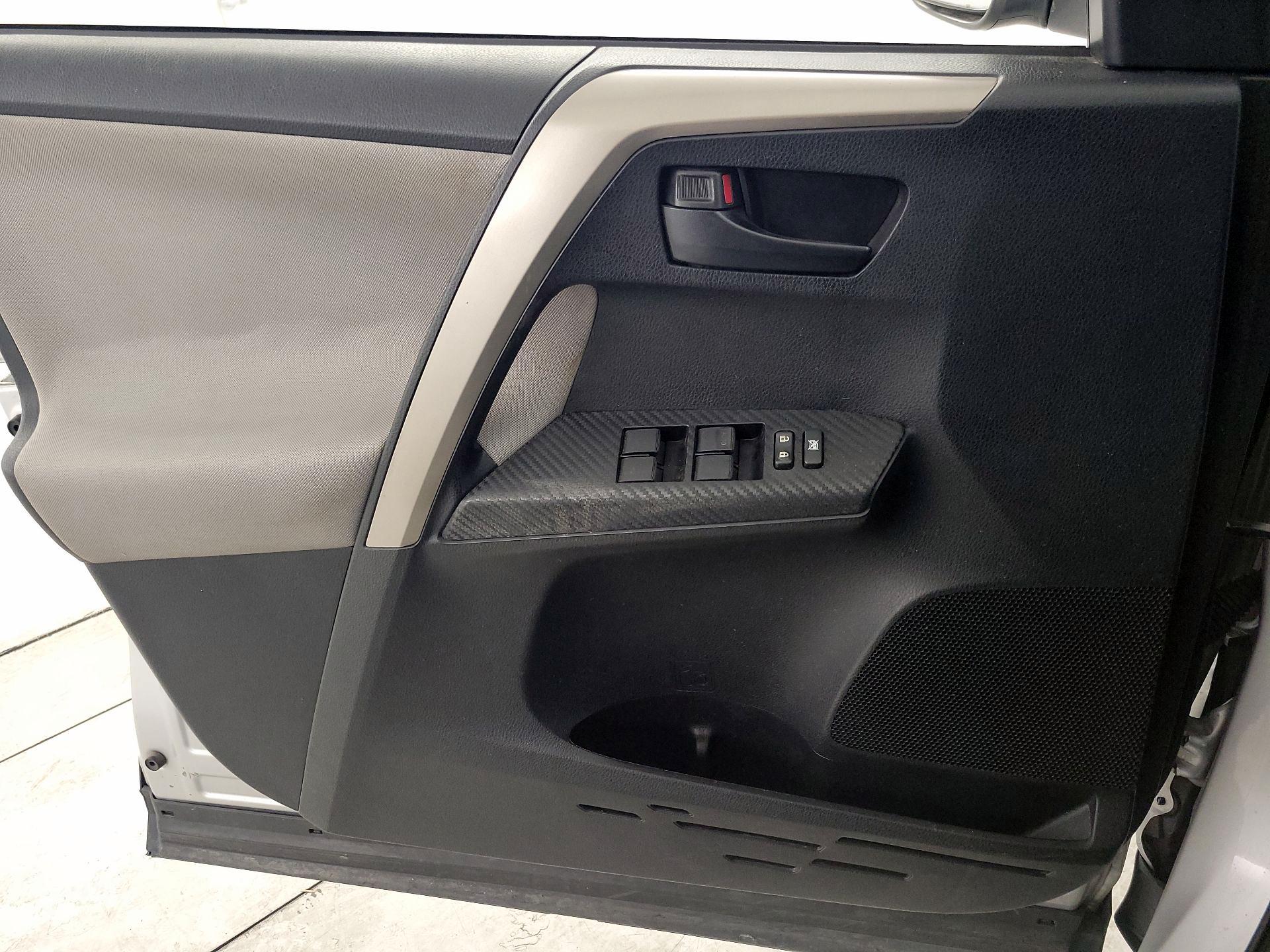 Thumbnail: 2015 Toyota RAV4 - 12