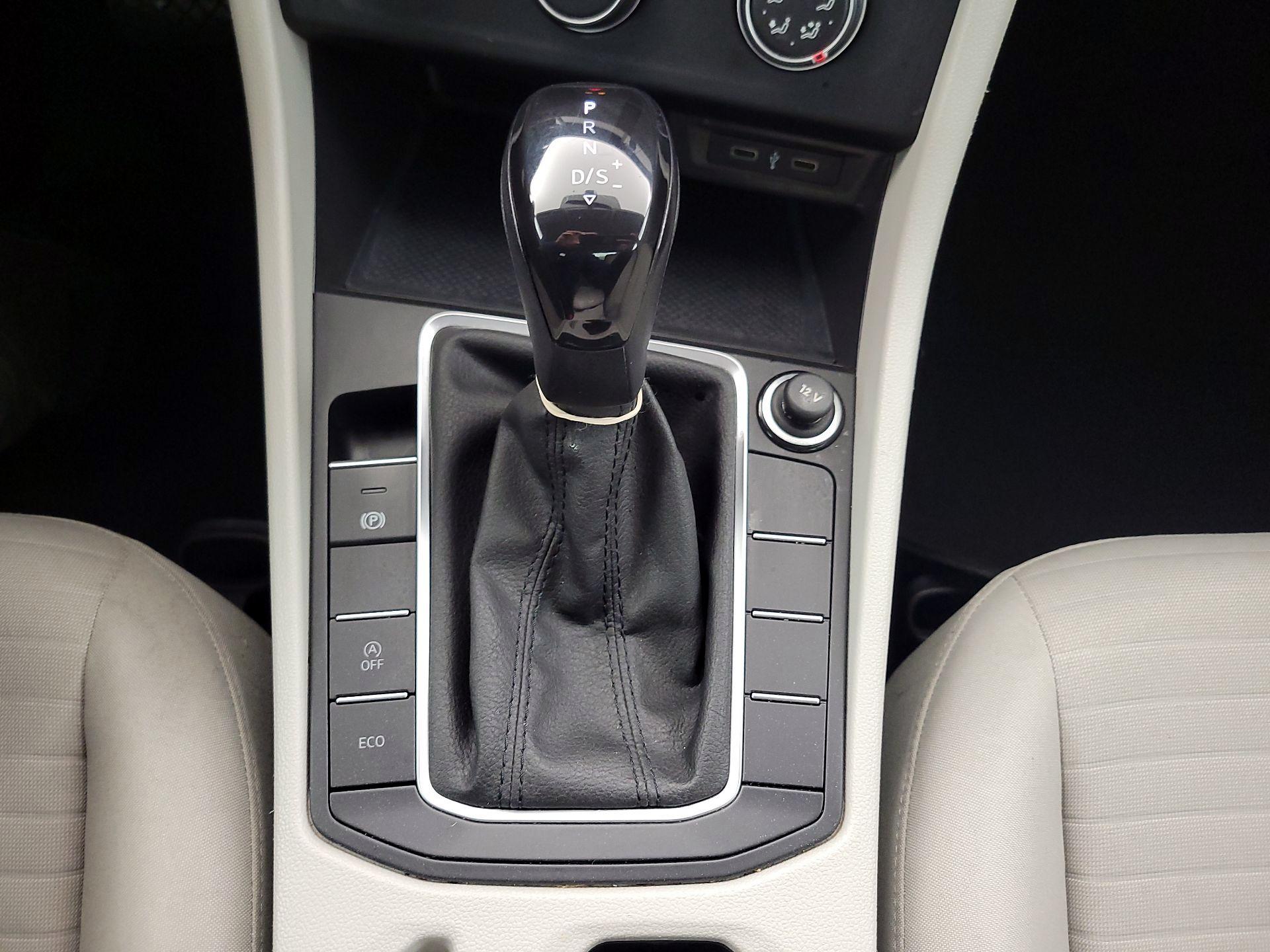 Thumbnail: 2023 Volkswagen Jetta - 17