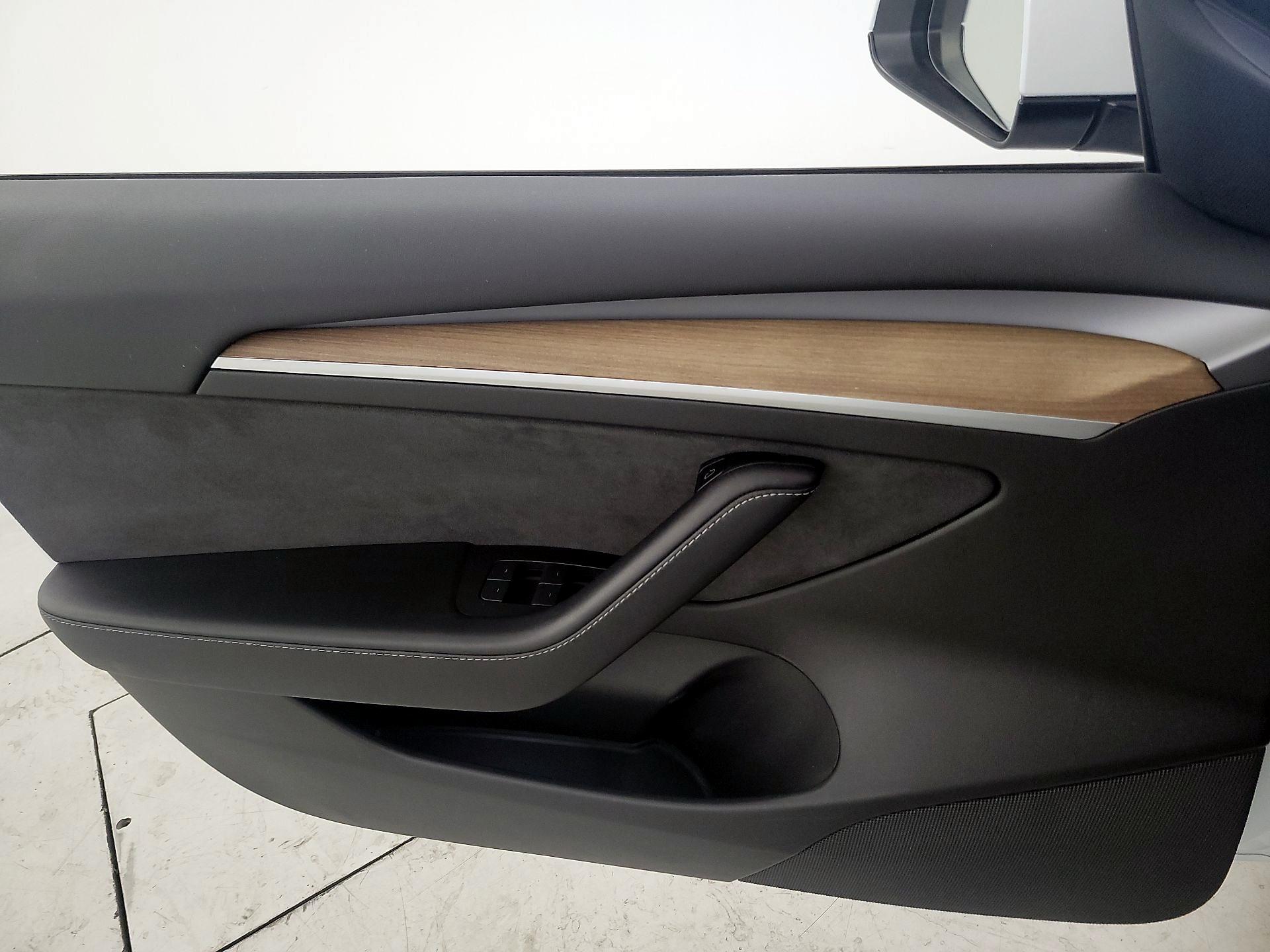 Thumbnail: 2022 Tesla Model 3 - 12