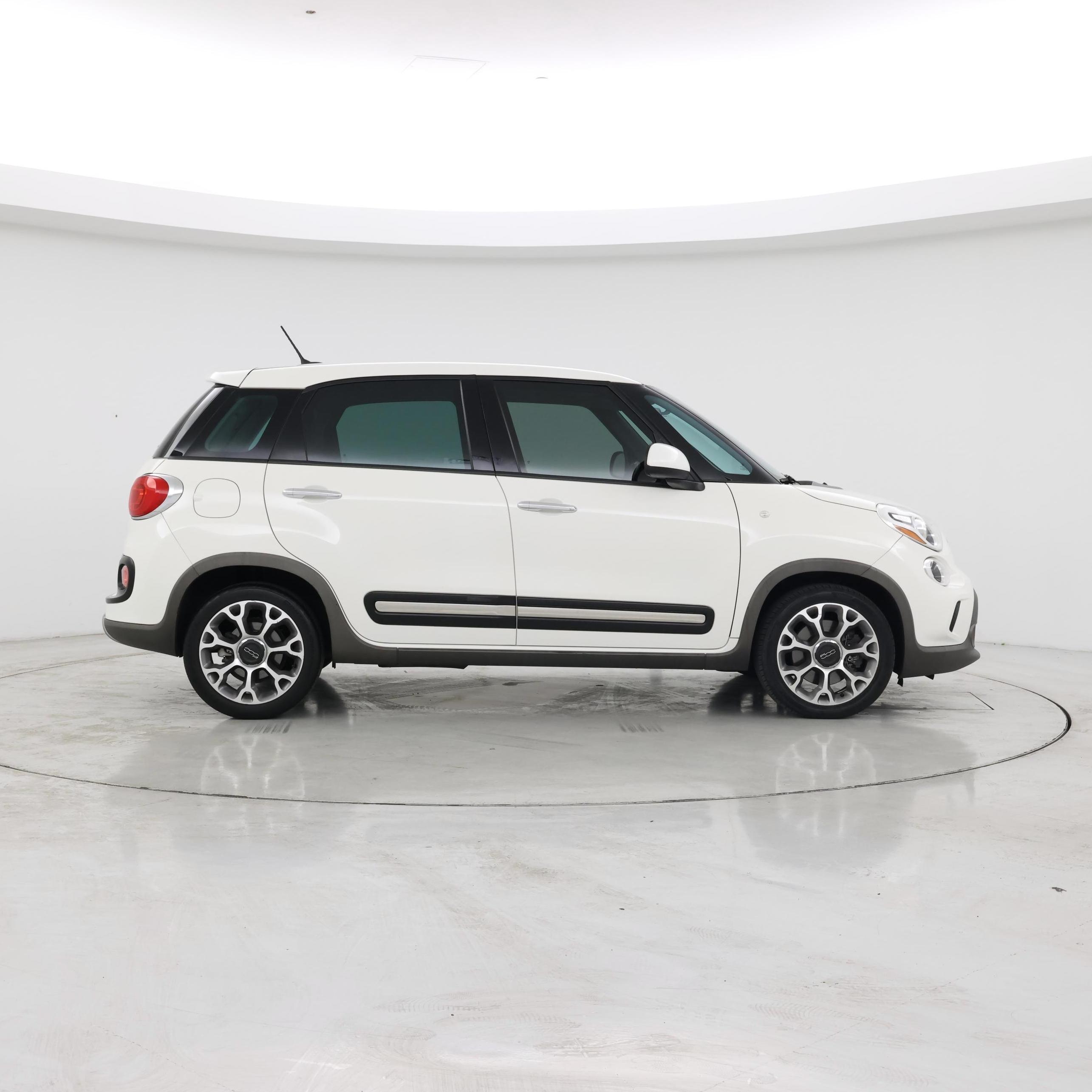 Thumbnail: 2015 Fiat 500L - 7
