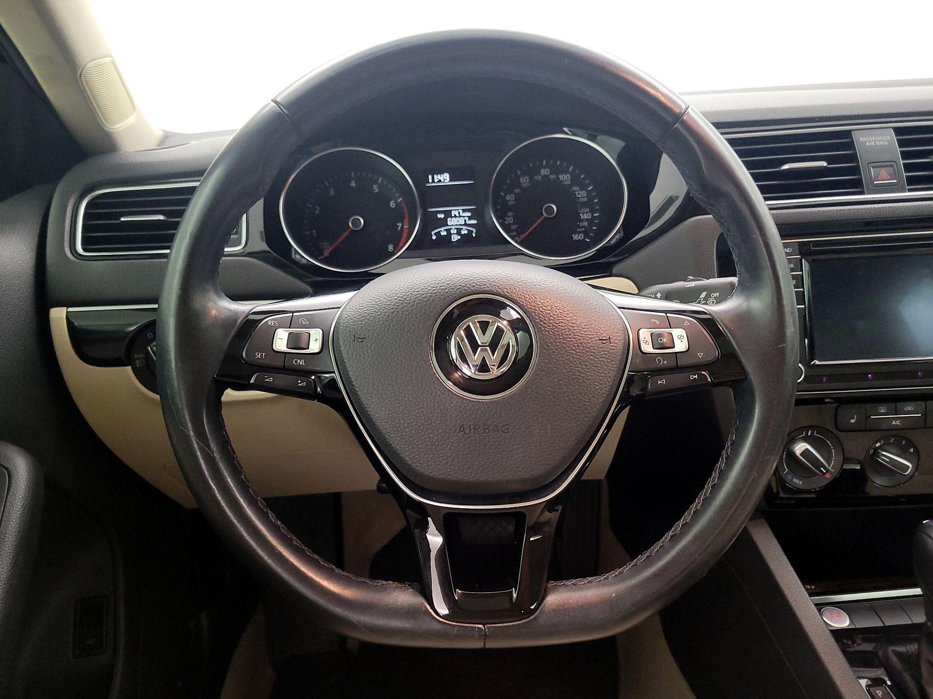 Thumbnail: 2016 Volkswagen Jetta - 10