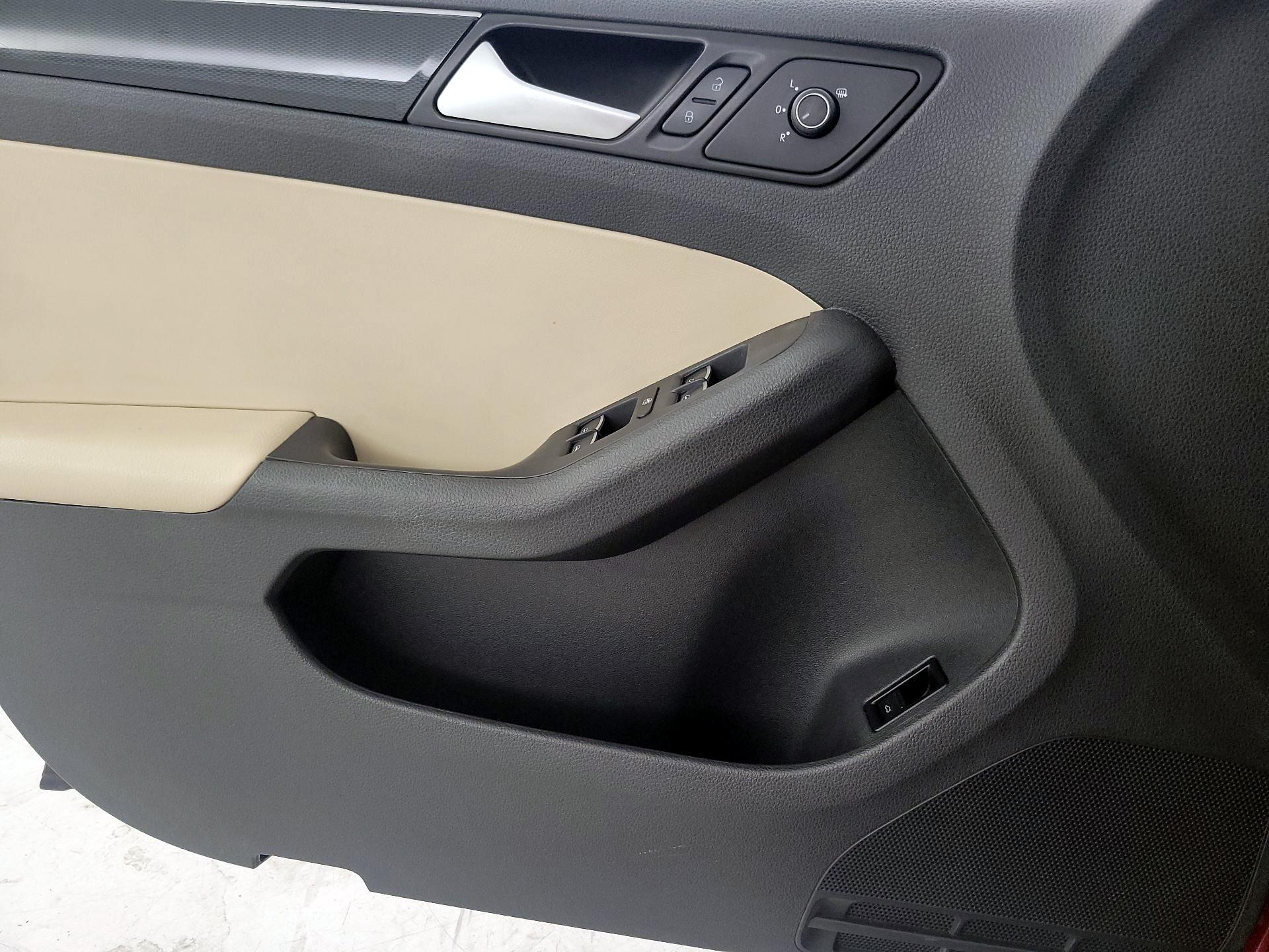 Thumbnail: 2016 Volkswagen Jetta - 12