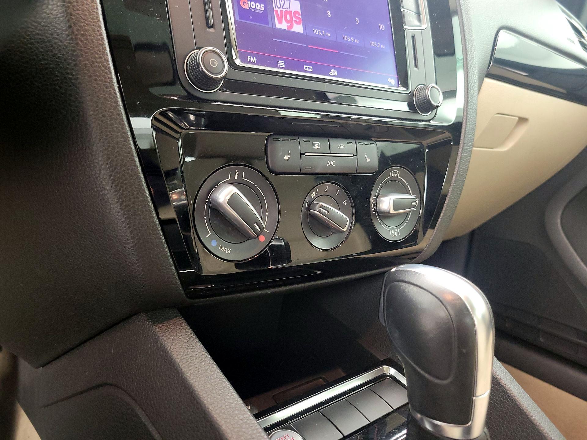 Thumbnail: 2016 Volkswagen Jetta - 17