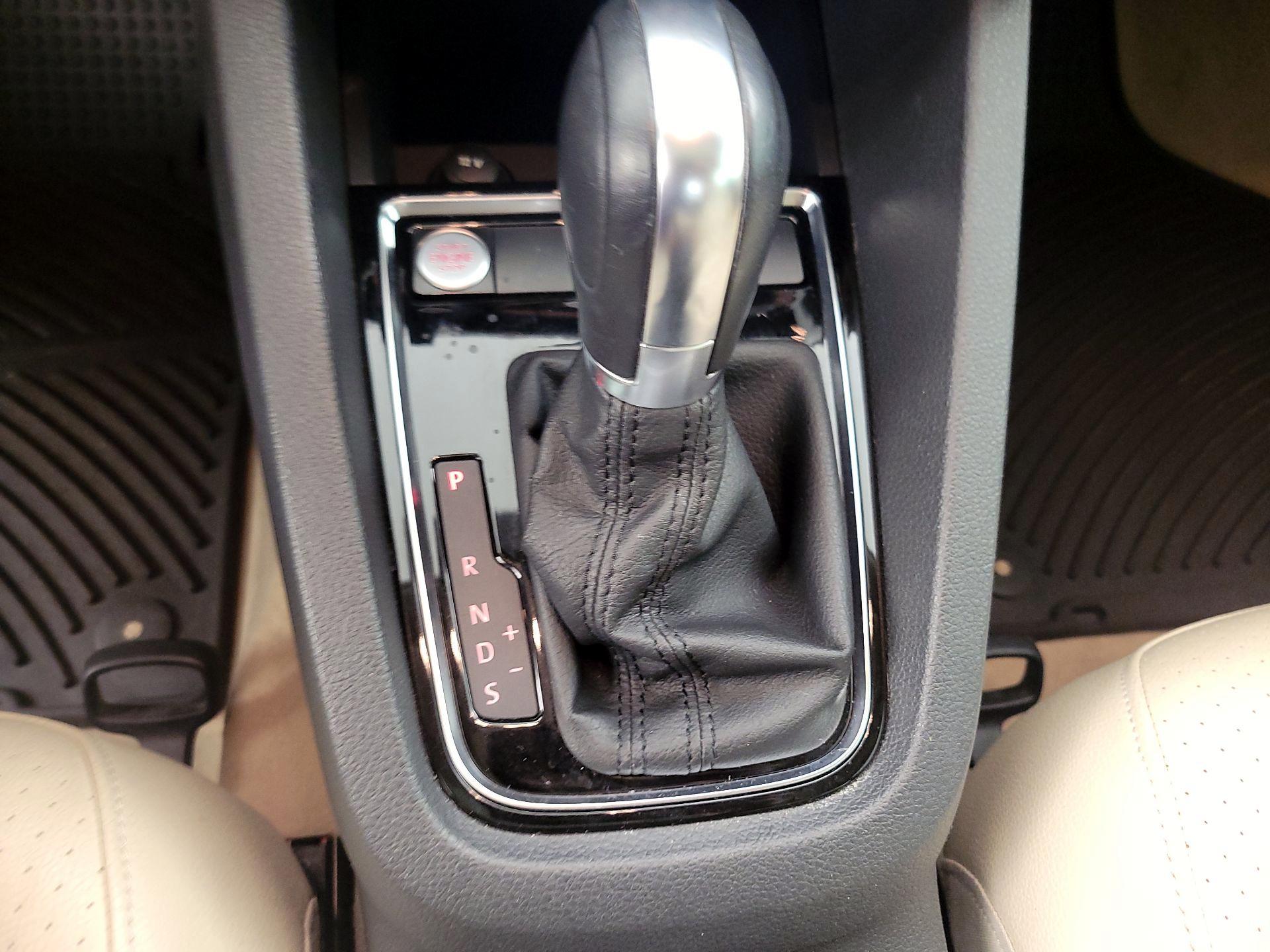 Thumbnail: 2016 Volkswagen Jetta - 18