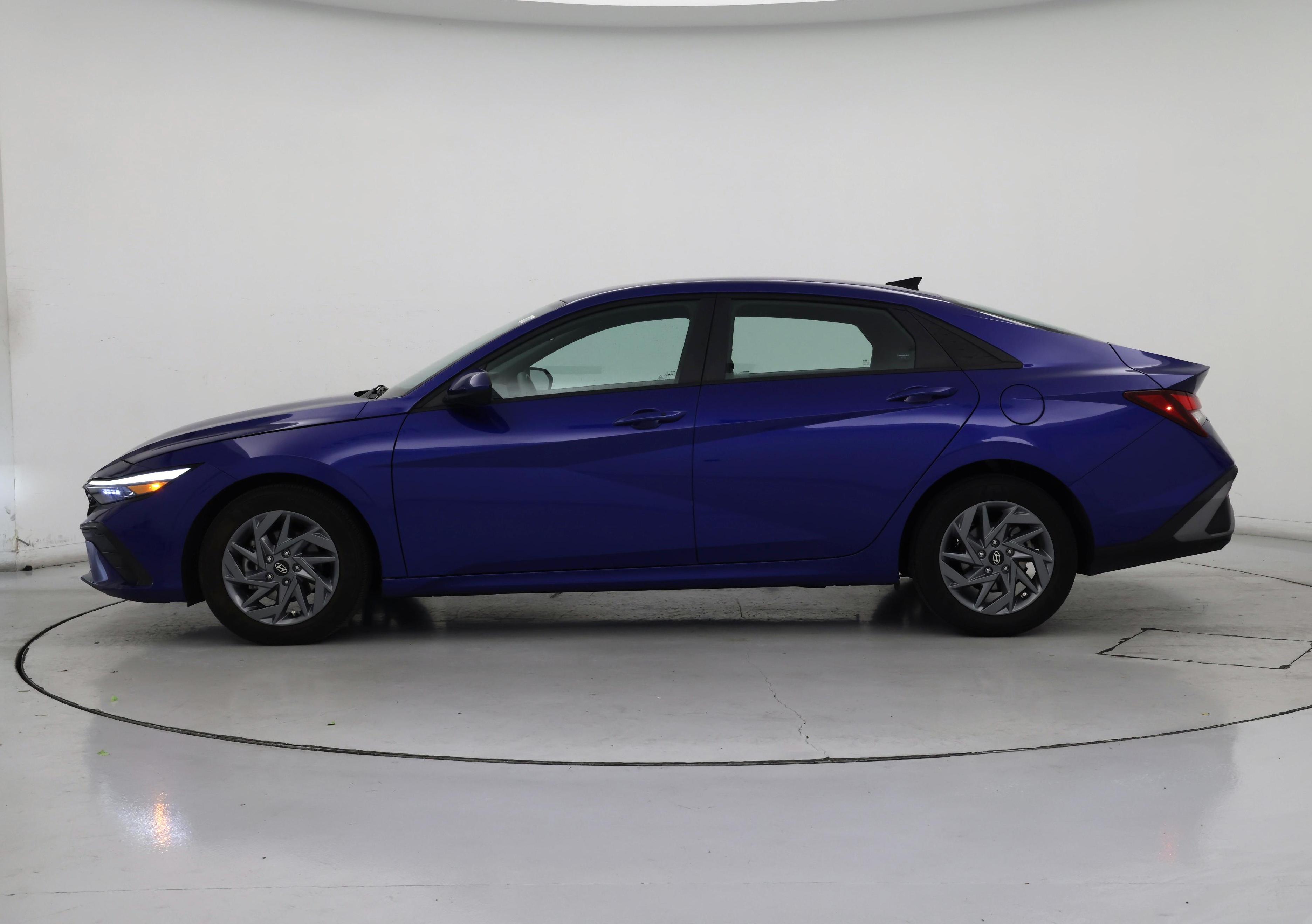 Thumbnail: 2024 Hyundai Elantra - 3
