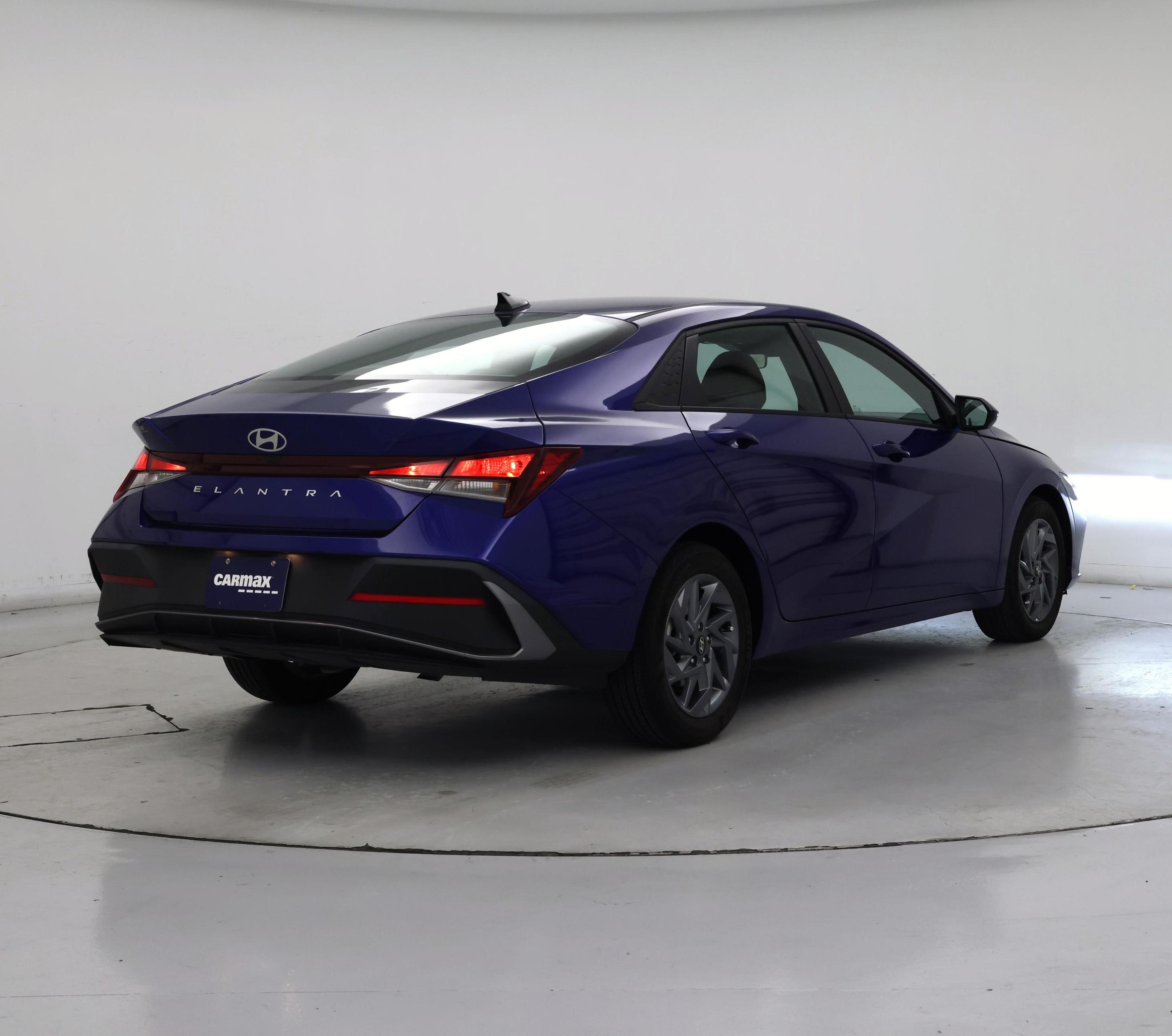 Thumbnail: 2024 Hyundai Elantra - 8