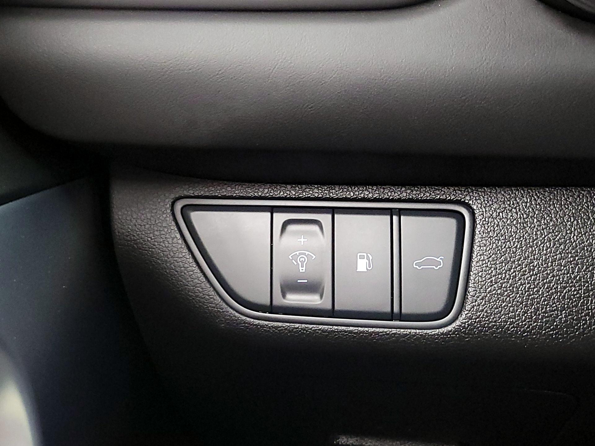 Thumbnail: 2025 Genesis G70 - 13