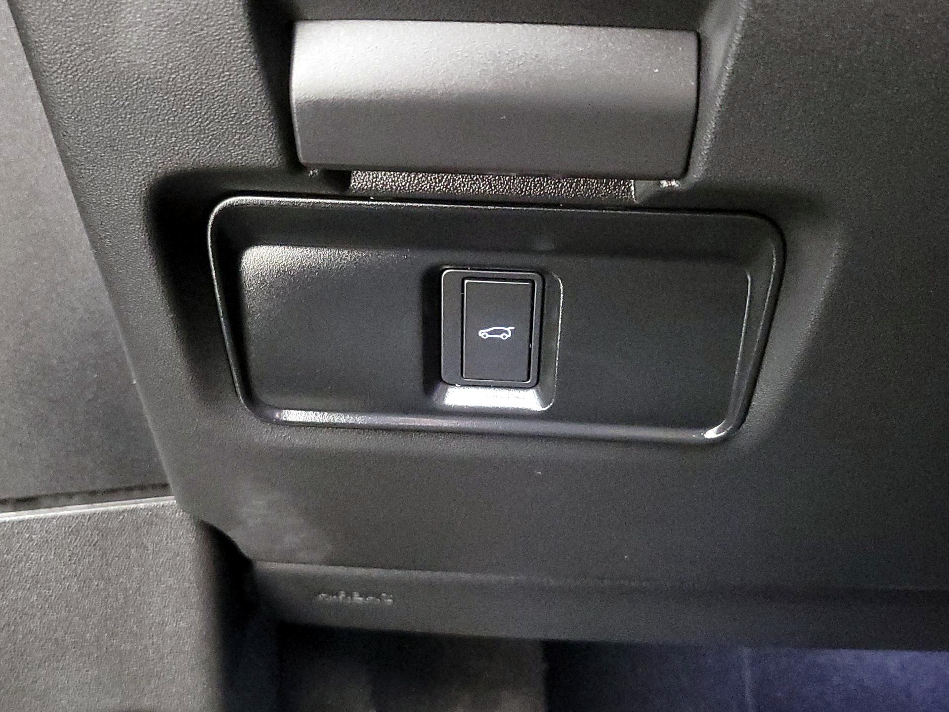 Thumbnail: 2024 Land Rover Range Rover Evoque - 13