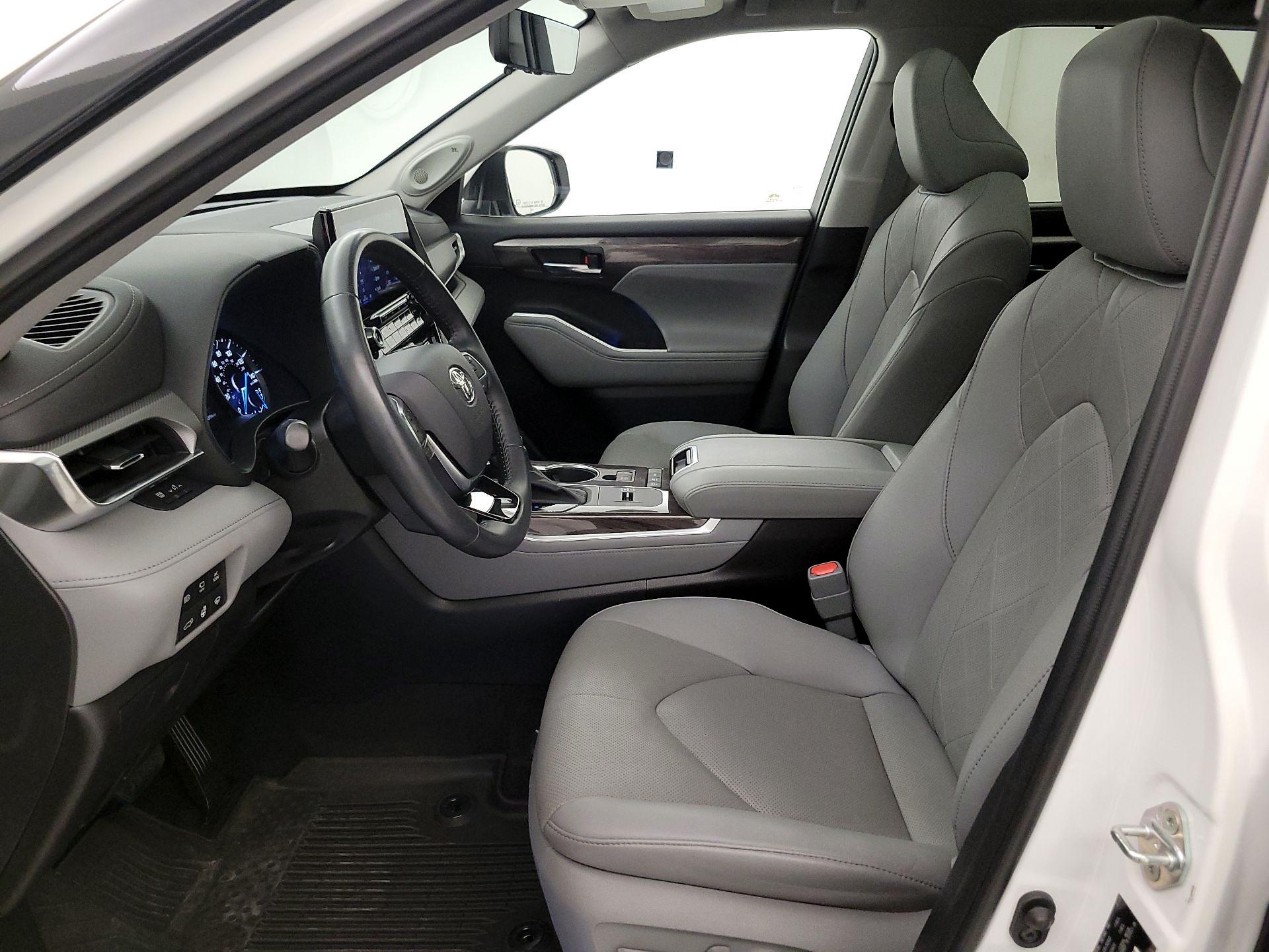 Thumbnail: 2020 Toyota Highlander - 11