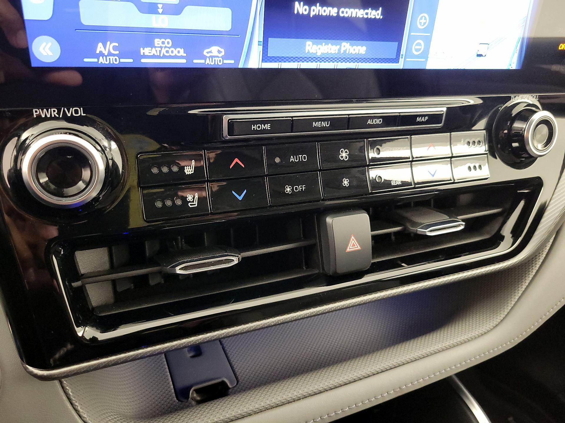 Thumbnail: 2020 Toyota Highlander - 16