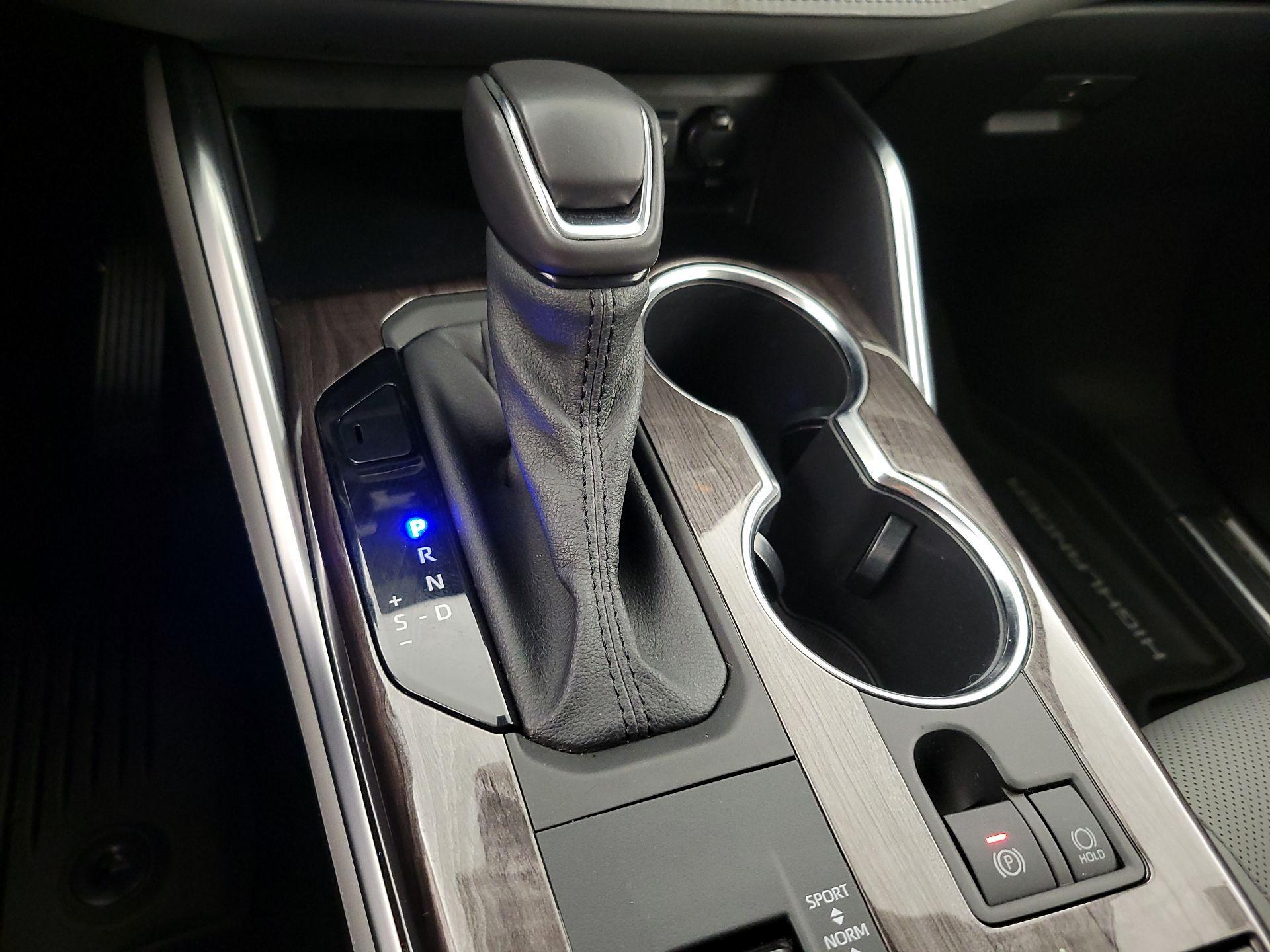 Thumbnail: 2020 Toyota Highlander - 17