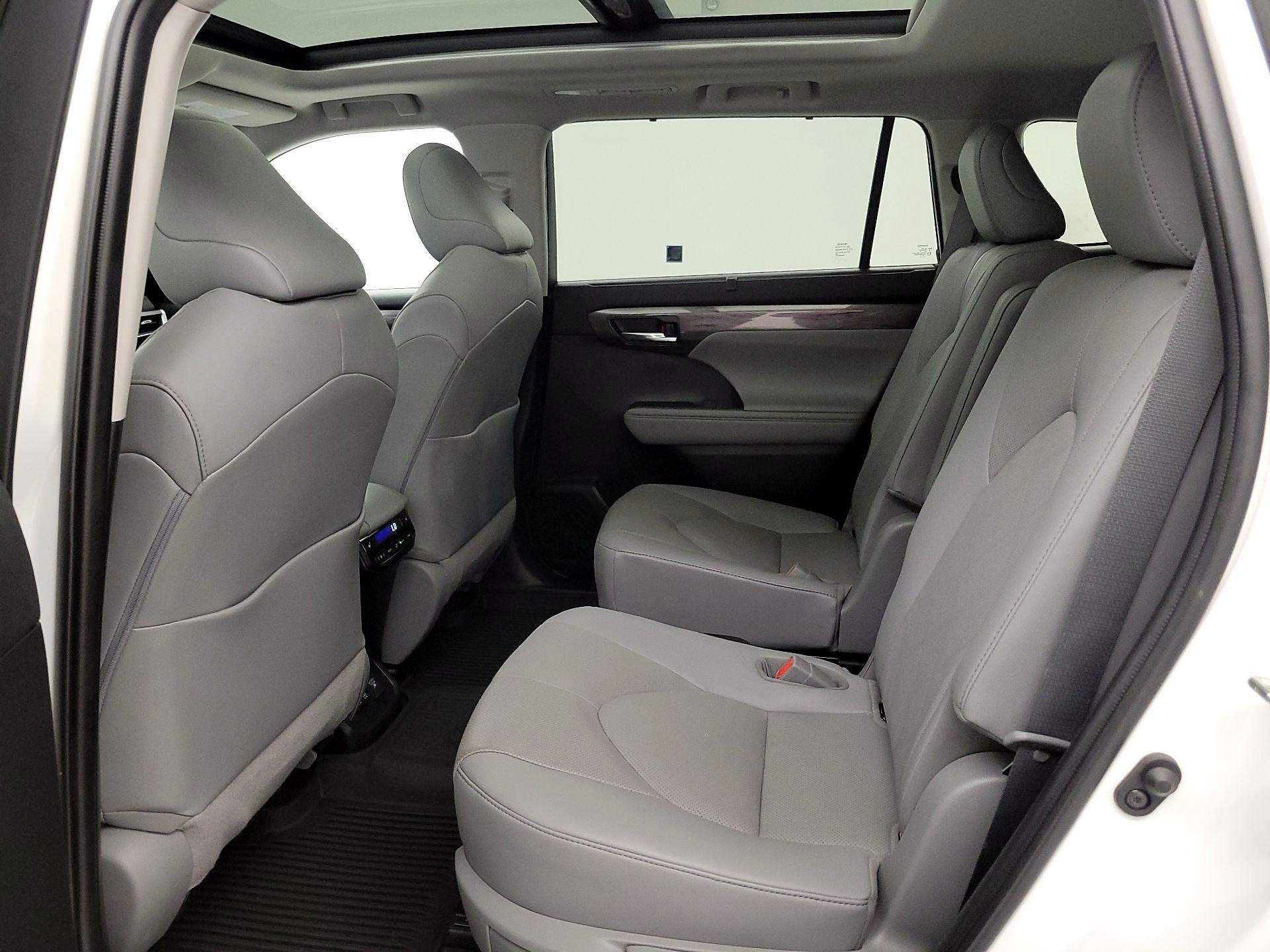 Thumbnail: 2020 Toyota Highlander - 20