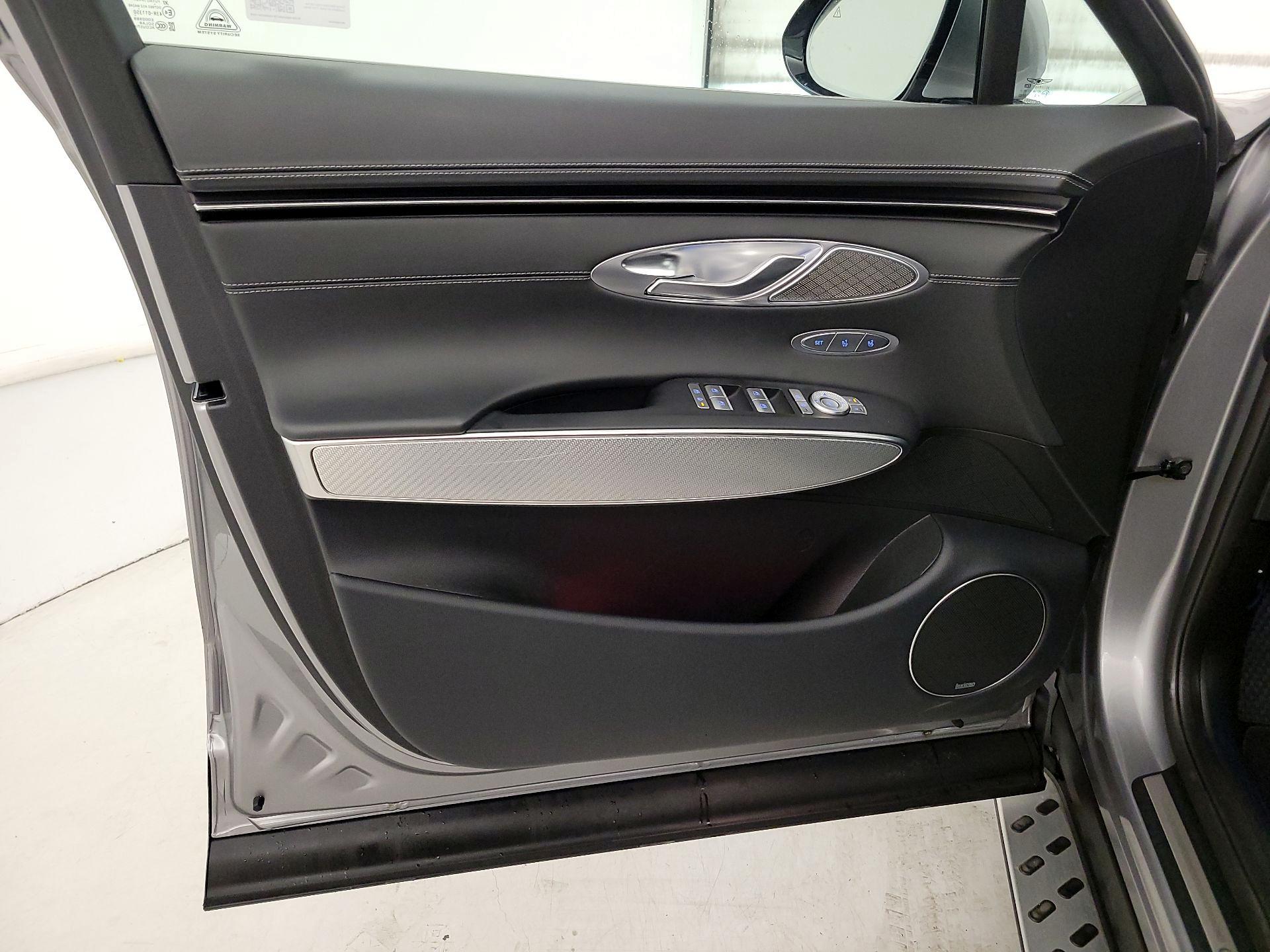 Thumbnail: 2025 Genesis GV70 - 12