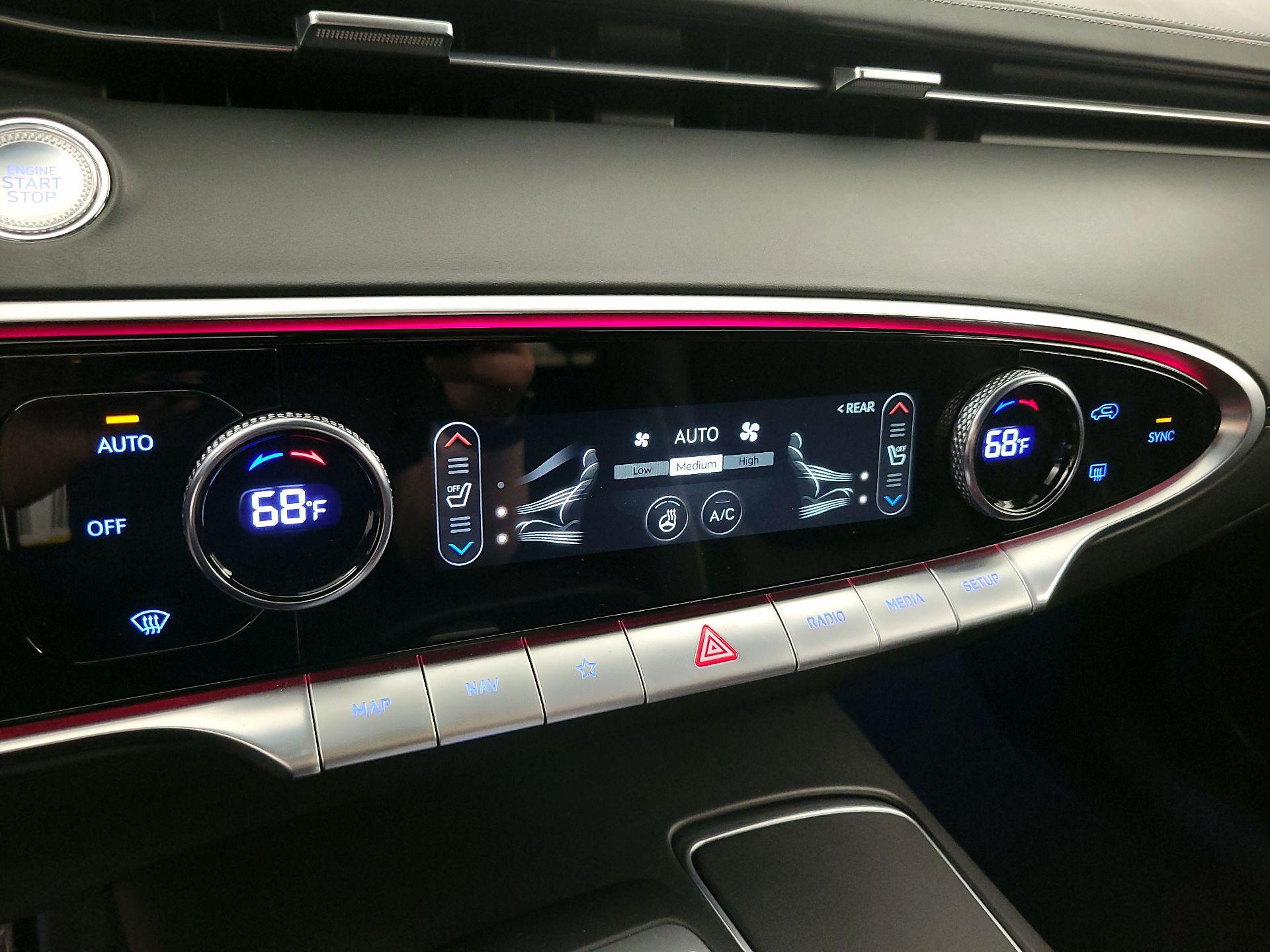 Thumbnail: 2025 Genesis GV70 - 17