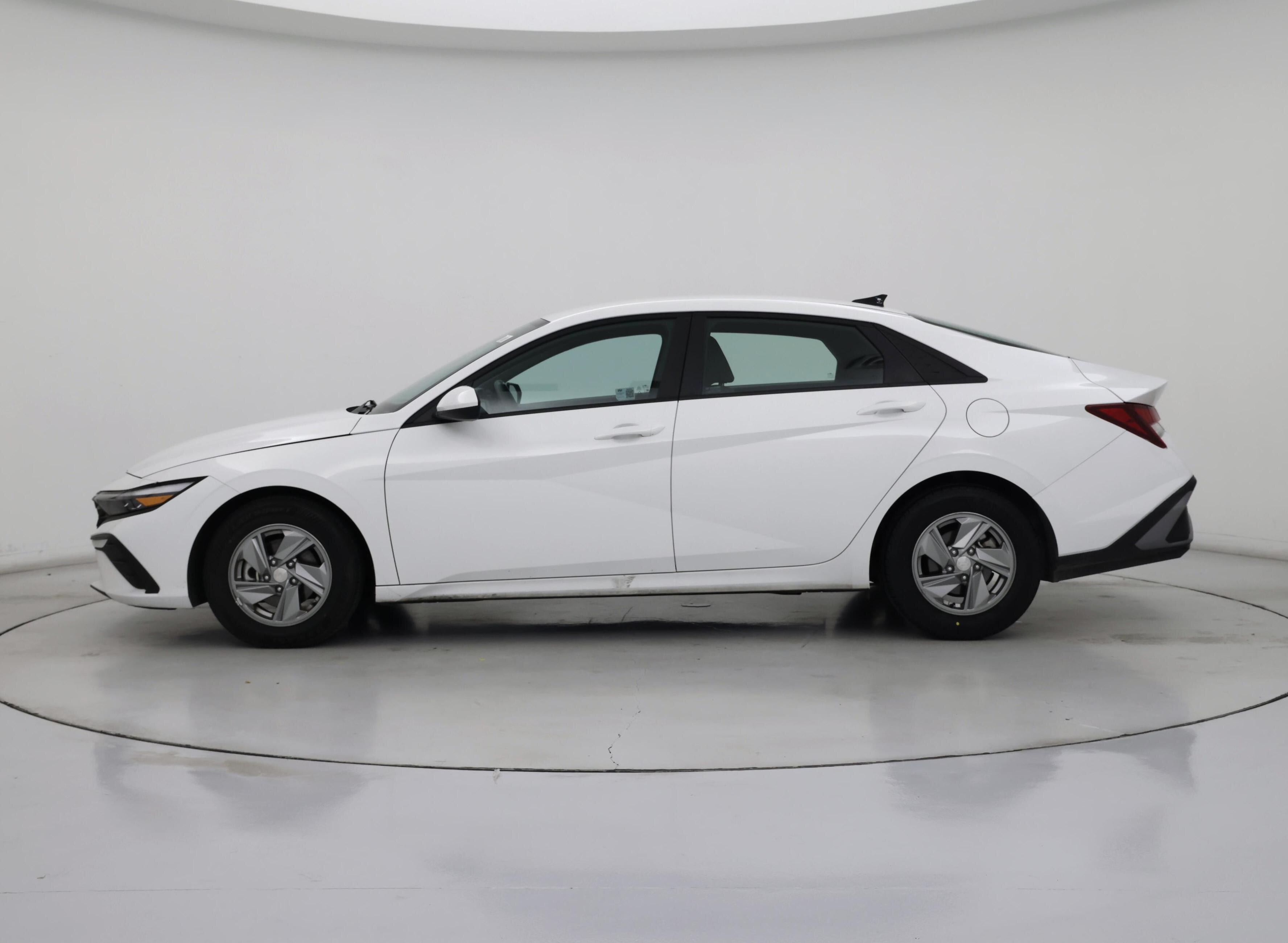 Thumbnail: 2024 Hyundai Elantra - 3