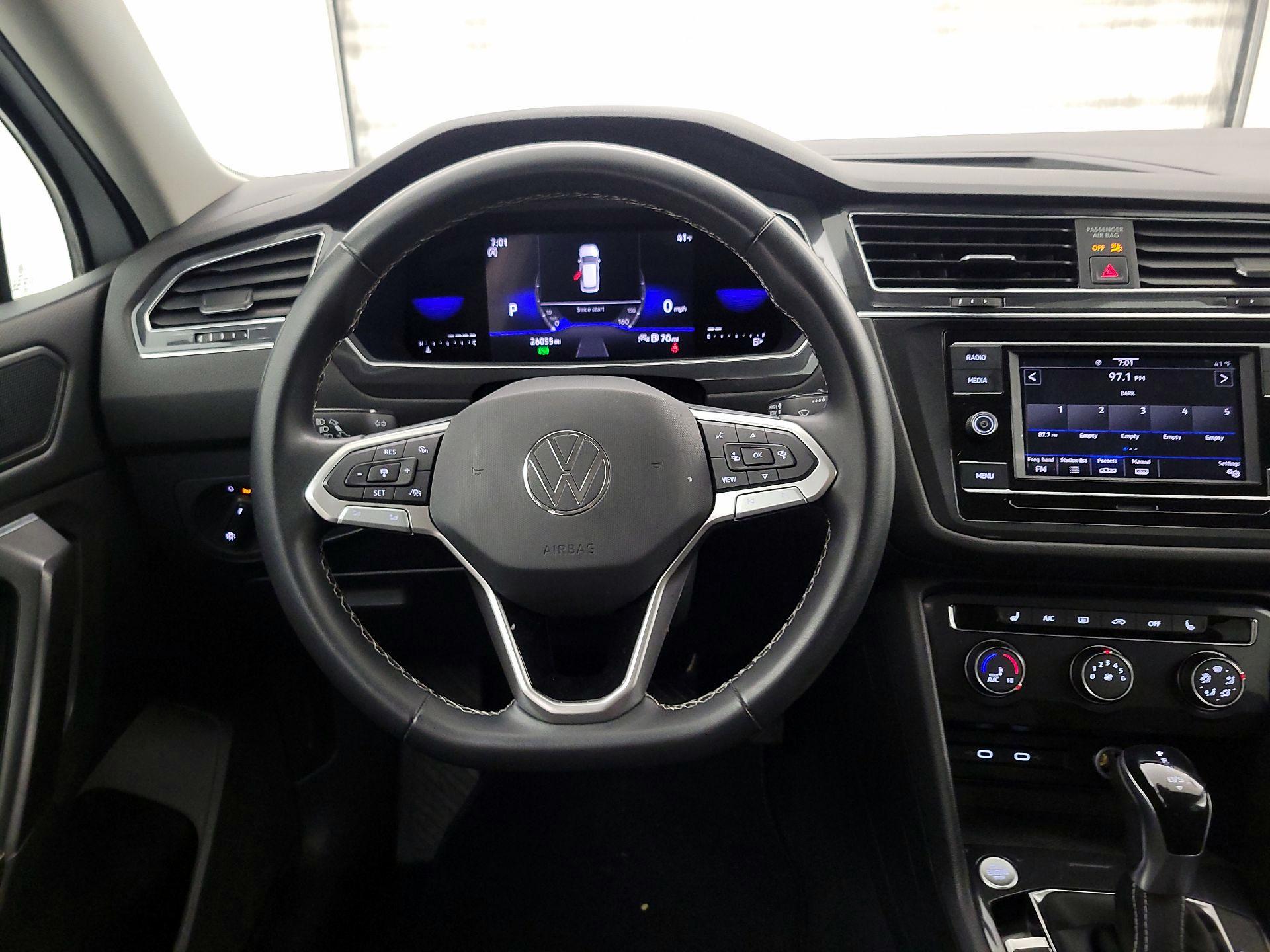 Thumbnail: 2022 Volkswagen Tiguan - 10