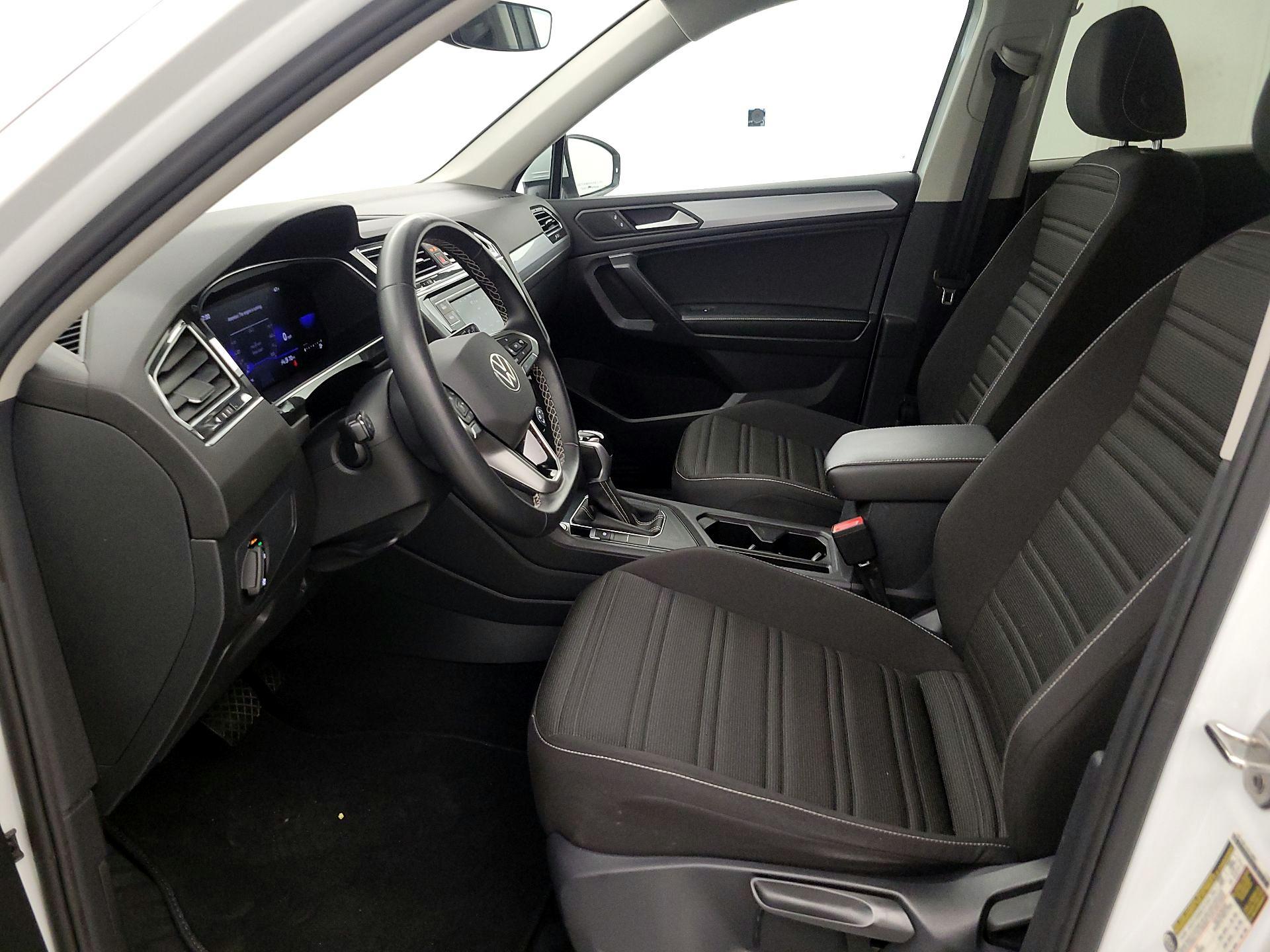 Thumbnail: 2022 Volkswagen Tiguan - 11