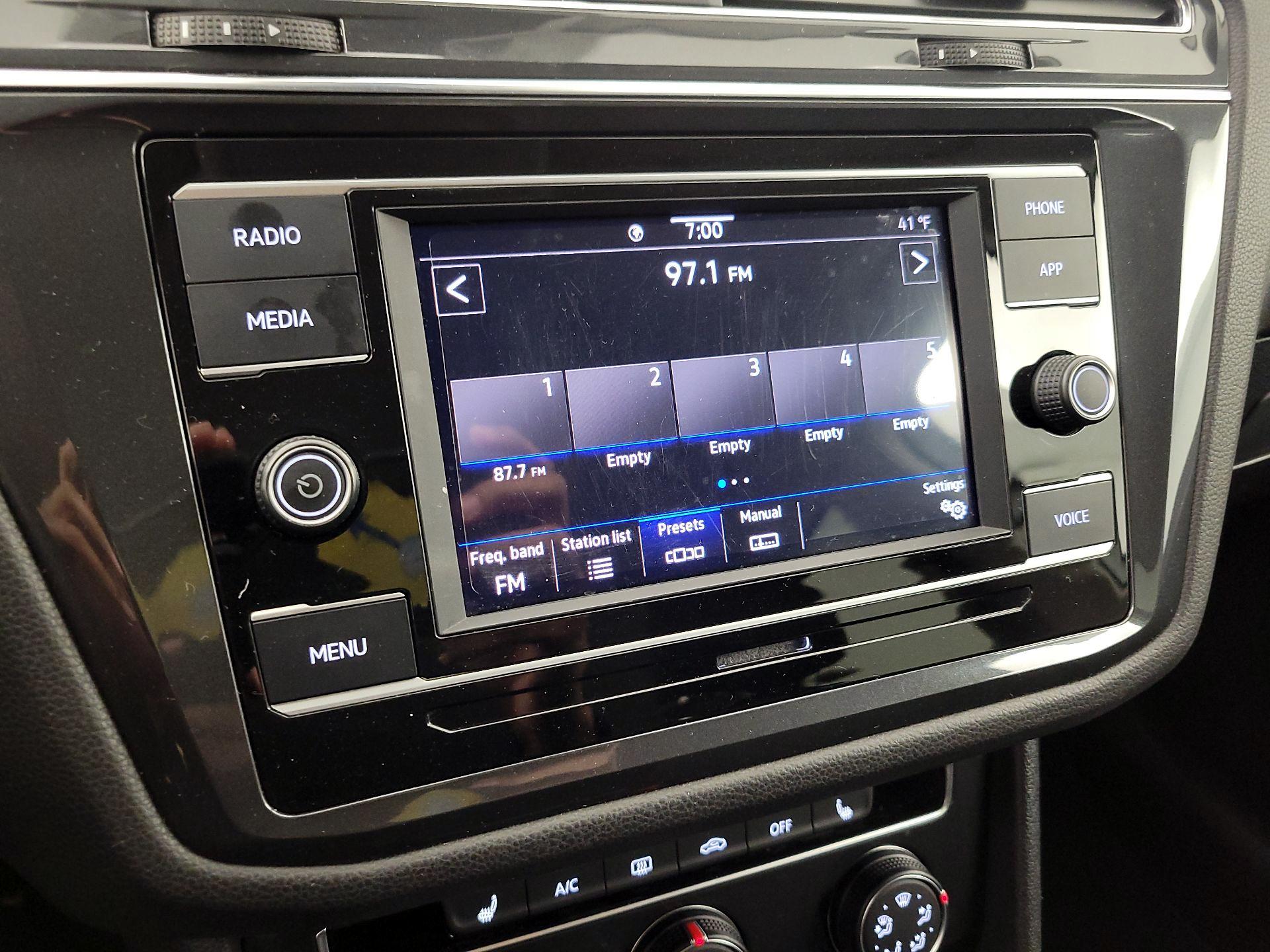 Thumbnail: 2022 Volkswagen Tiguan - 15