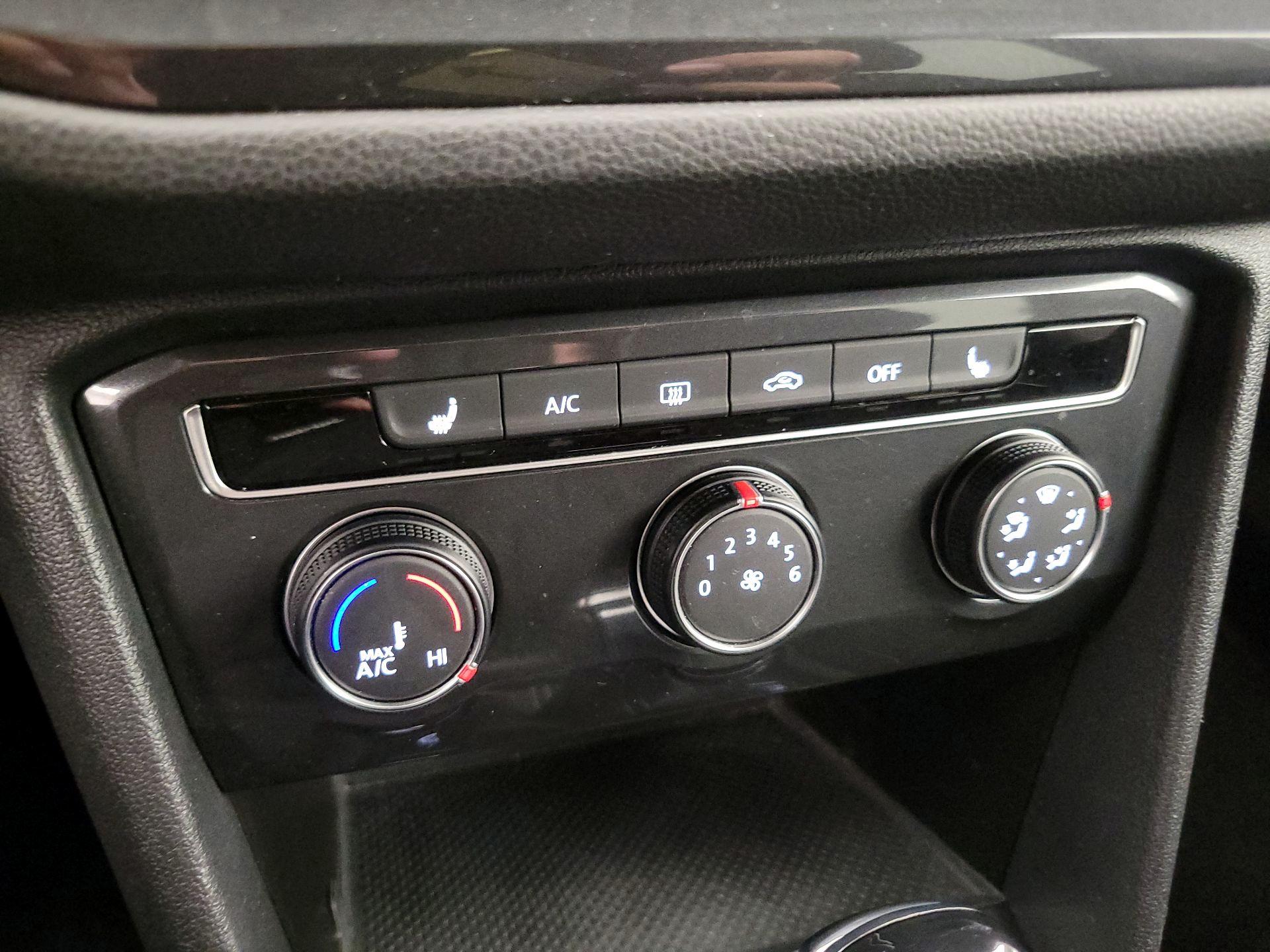 Thumbnail: 2022 Volkswagen Tiguan - 16