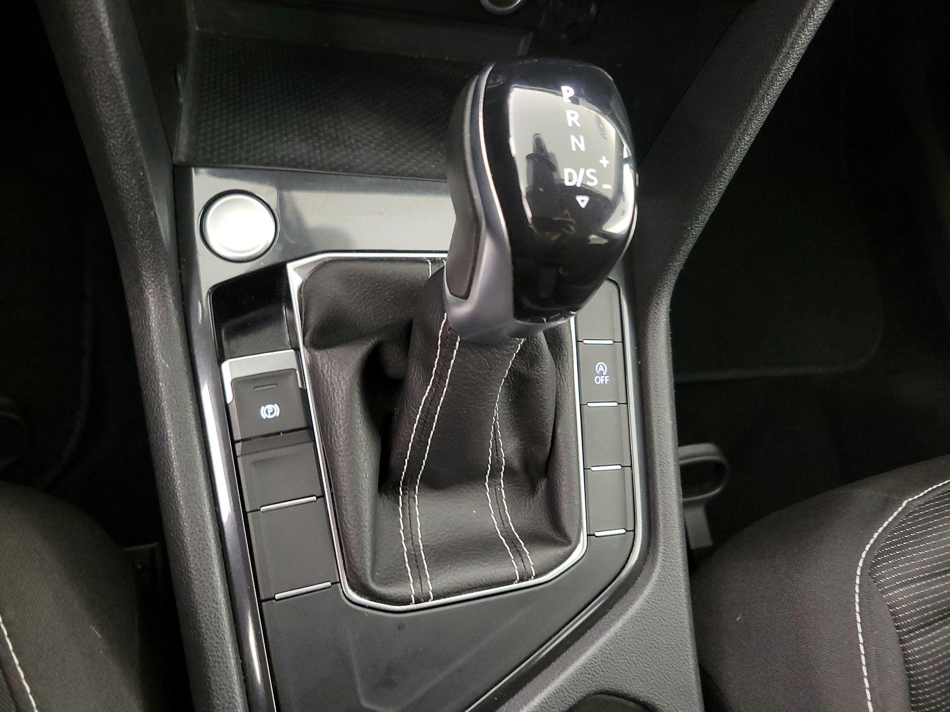 Thumbnail: 2022 Volkswagen Tiguan - 17