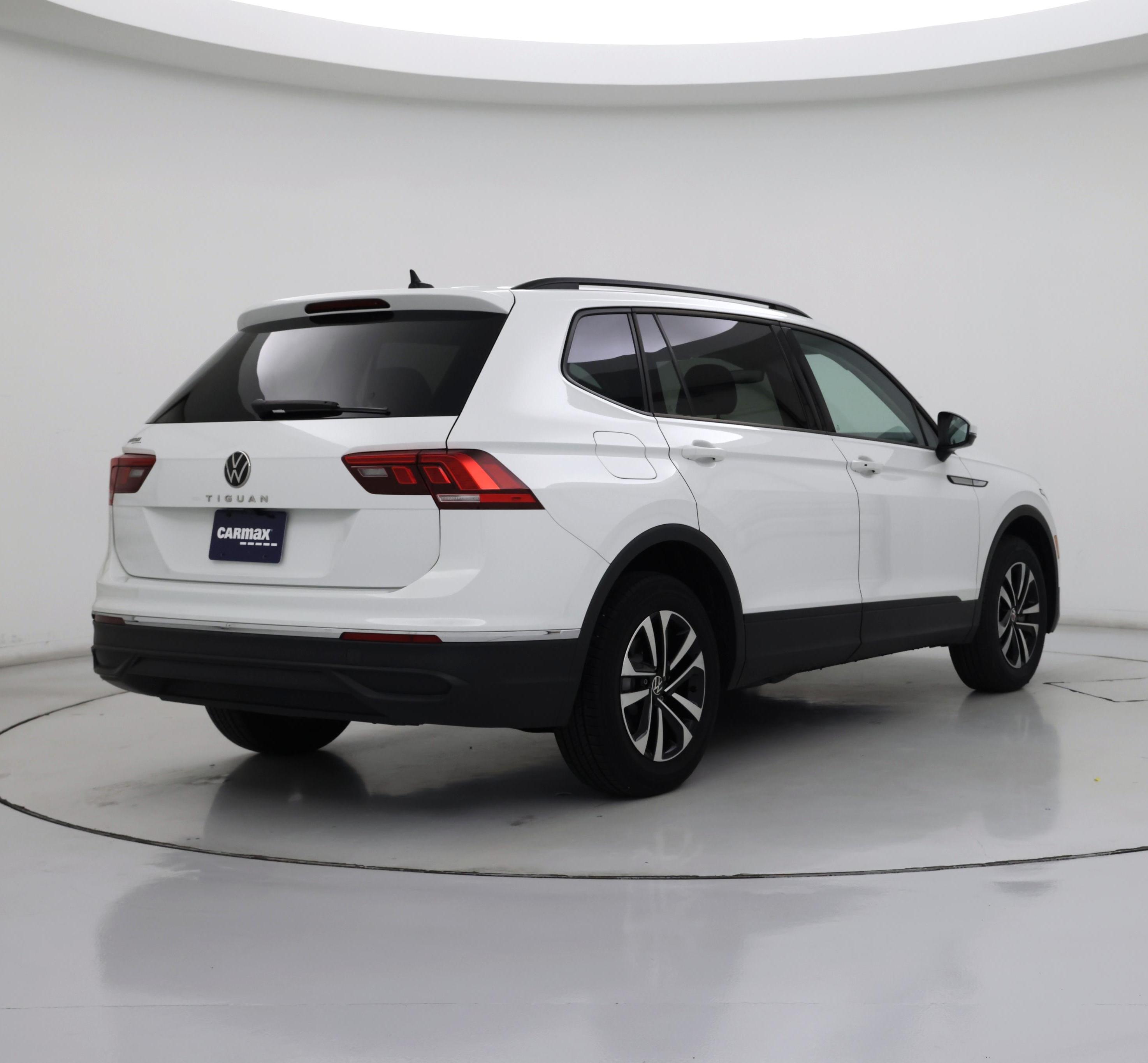 Thumbnail: 2022 Volkswagen Tiguan - 8