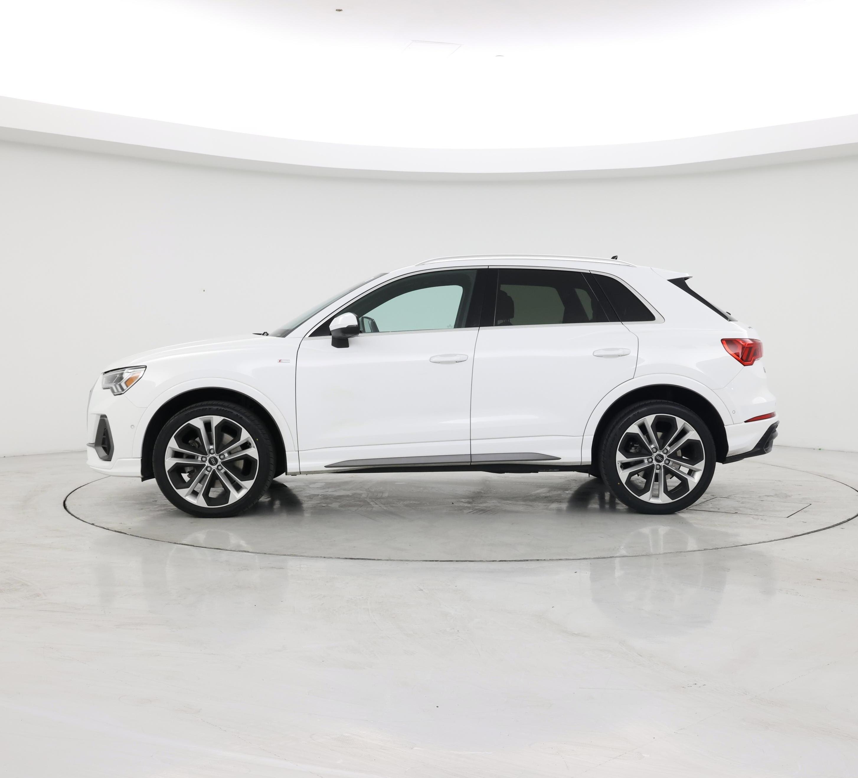 Thumbnail: 2020 Audi Q3 - 3