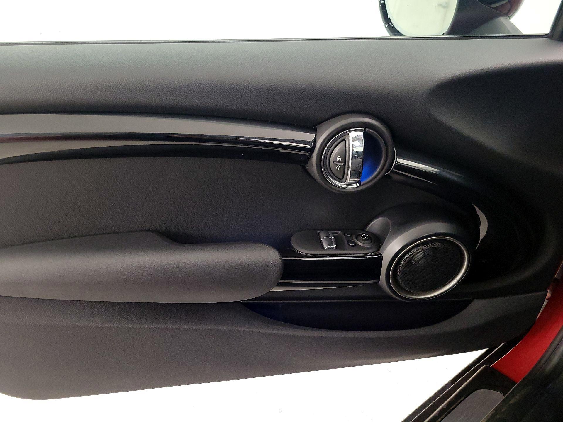 Thumbnail: 2015 MINI Cooper Hardtop - 12