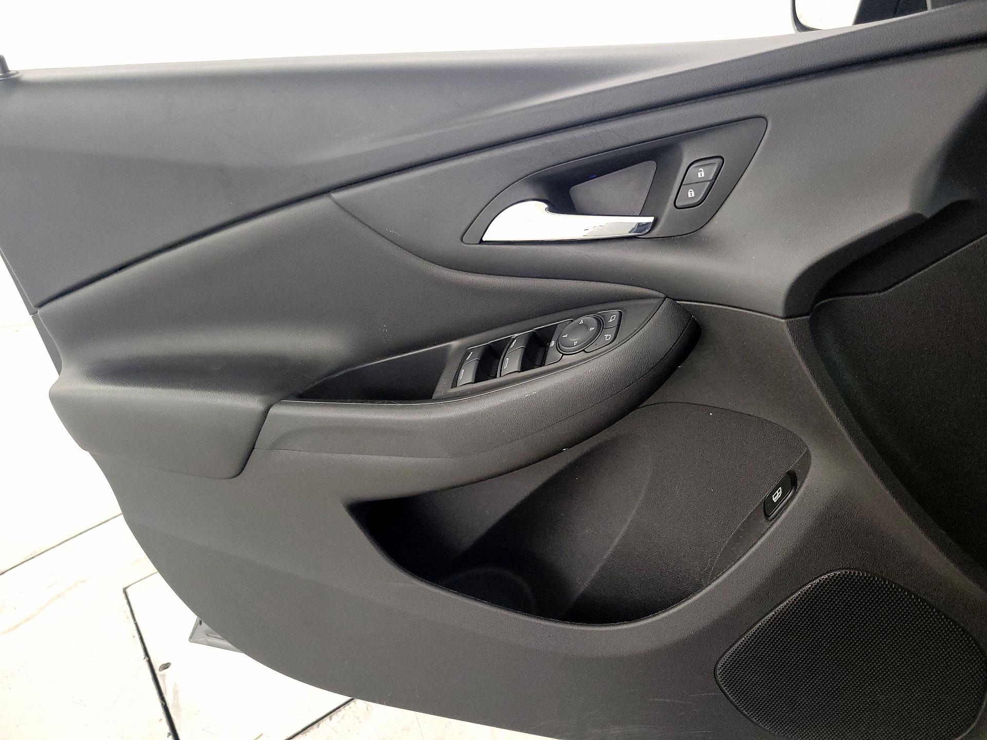 Thumbnail: 2017 Chevrolet Volt - 12