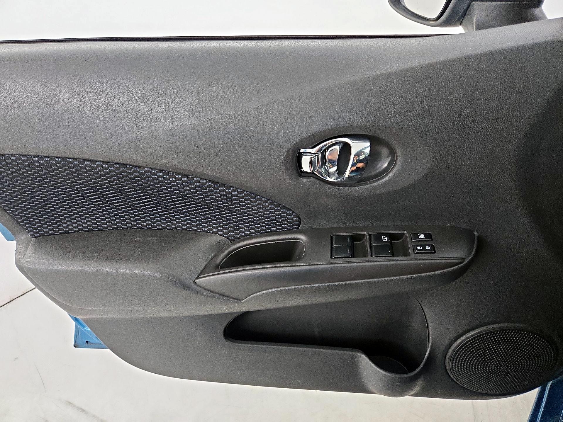 Thumbnail: 2015 Nissan Versa Note - 12