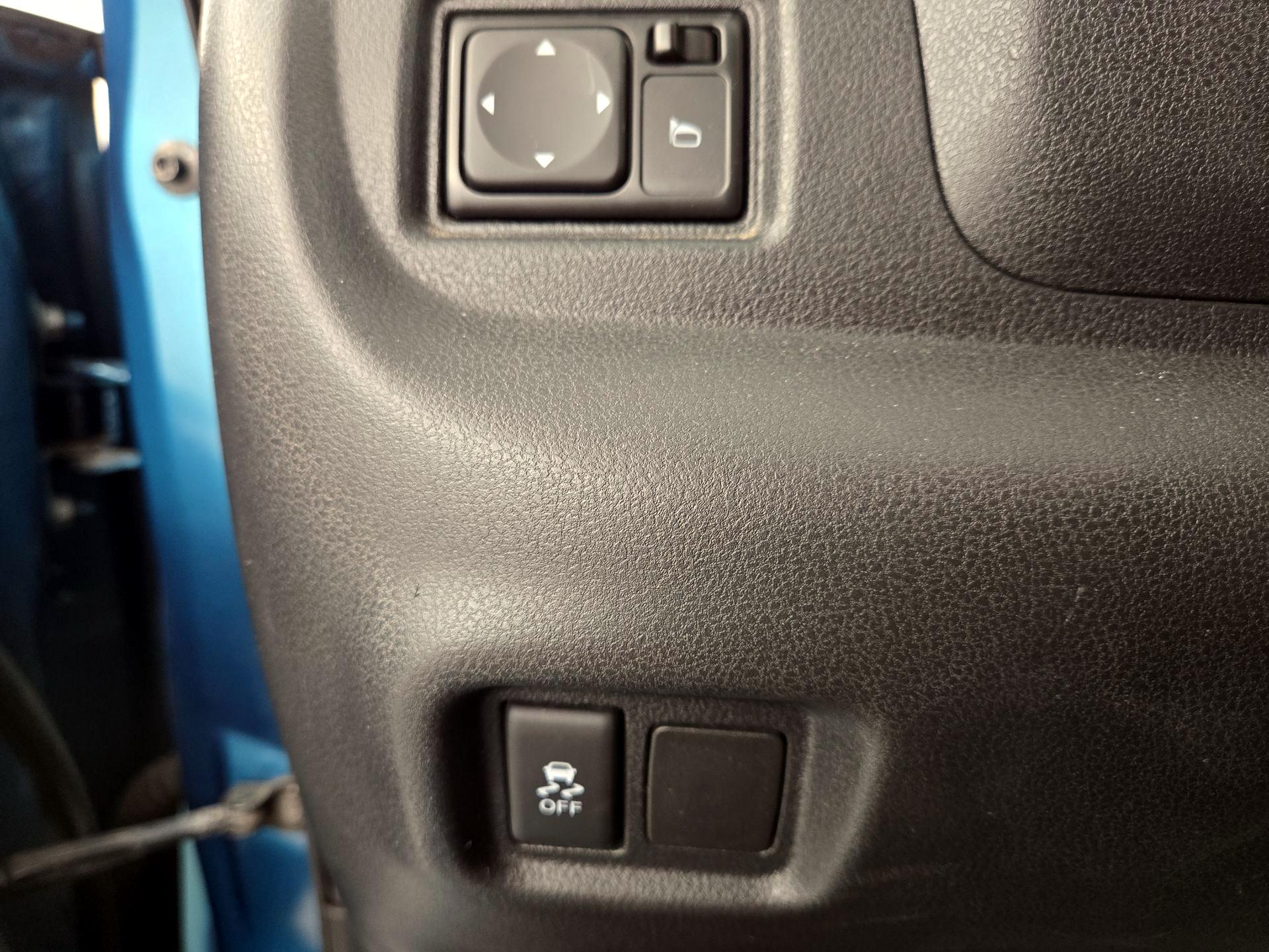 Thumbnail: 2015 Nissan Versa Note - 13