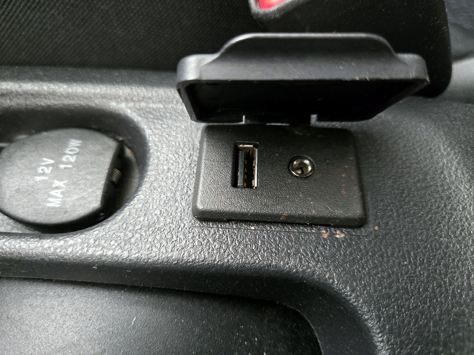 Thumbnail: 2015 Nissan Versa Note - 17